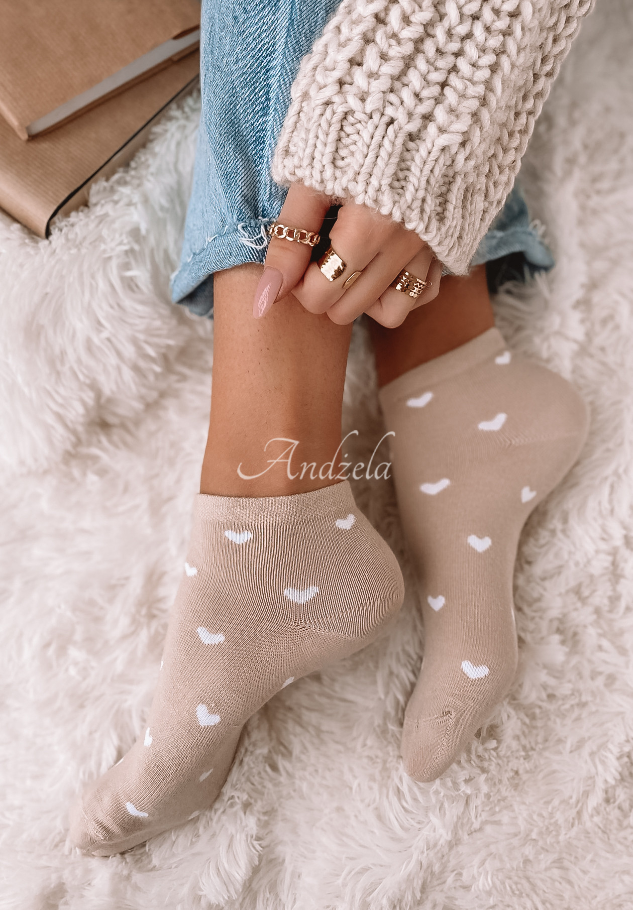 Hearts beige patterned short socks