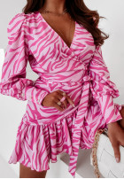 Kopertowa sukienka z bufkami Asla w zebrę różowa