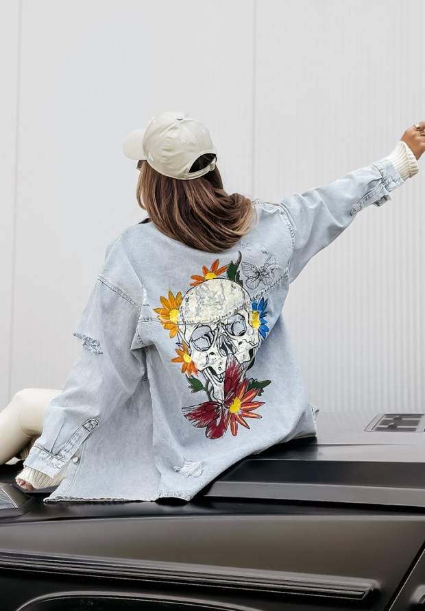 Lange Jeansjacke mit Destroyed-Effekten und Print Flowers Skull hellblau