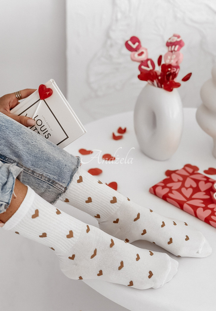 Heart Tells You ecru socks