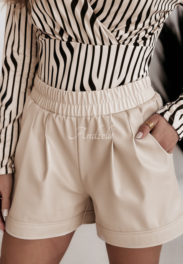 Kurze Shorts aus Kunstleder Affectional Beige
