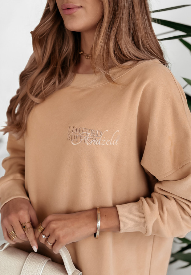 Oversize-Sweatshirt mit dekorativem Ausschnitt und Stickerei I Am Limited Edition Camel