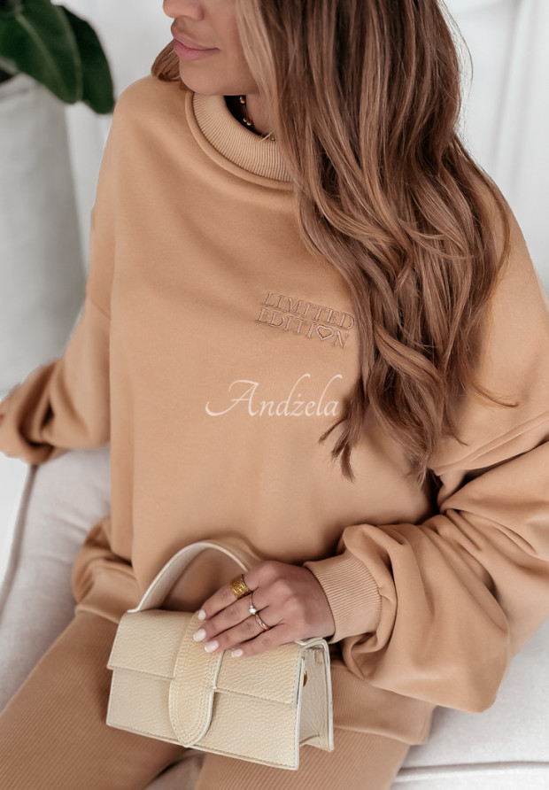 Oversize Sweatshirt mit Stickerei I Am Limited Edition II Camel