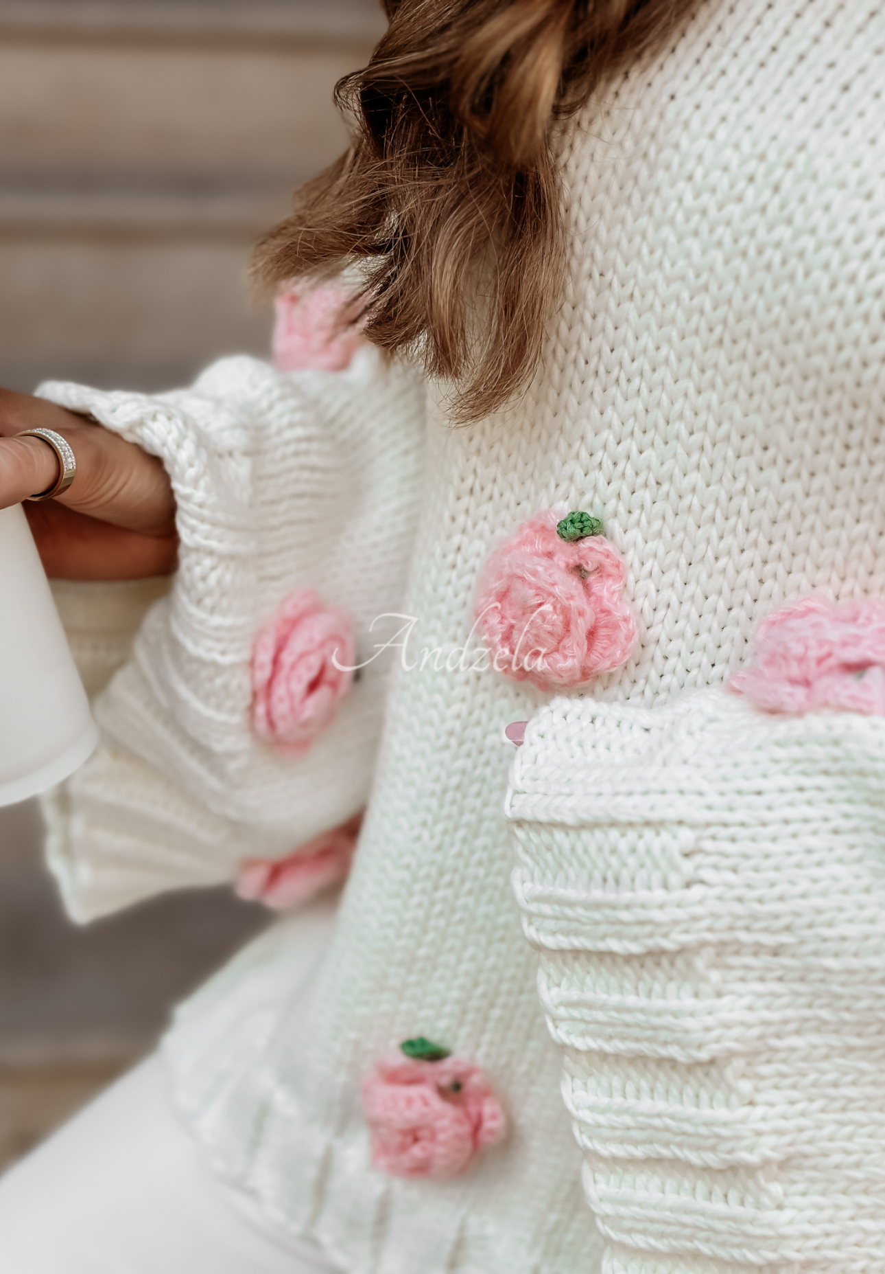 Pullover mit weiten Ärmeln mit Rosenmuster Sweet Little Roses Ecru