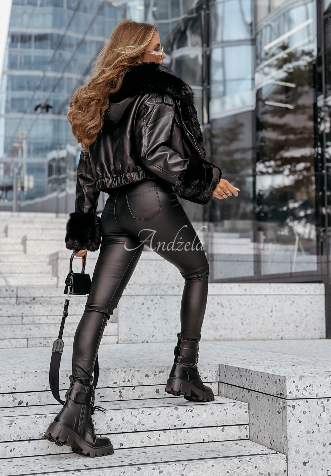 Kurze Lederjacke mit Fellimitat Feeling October Schwarz