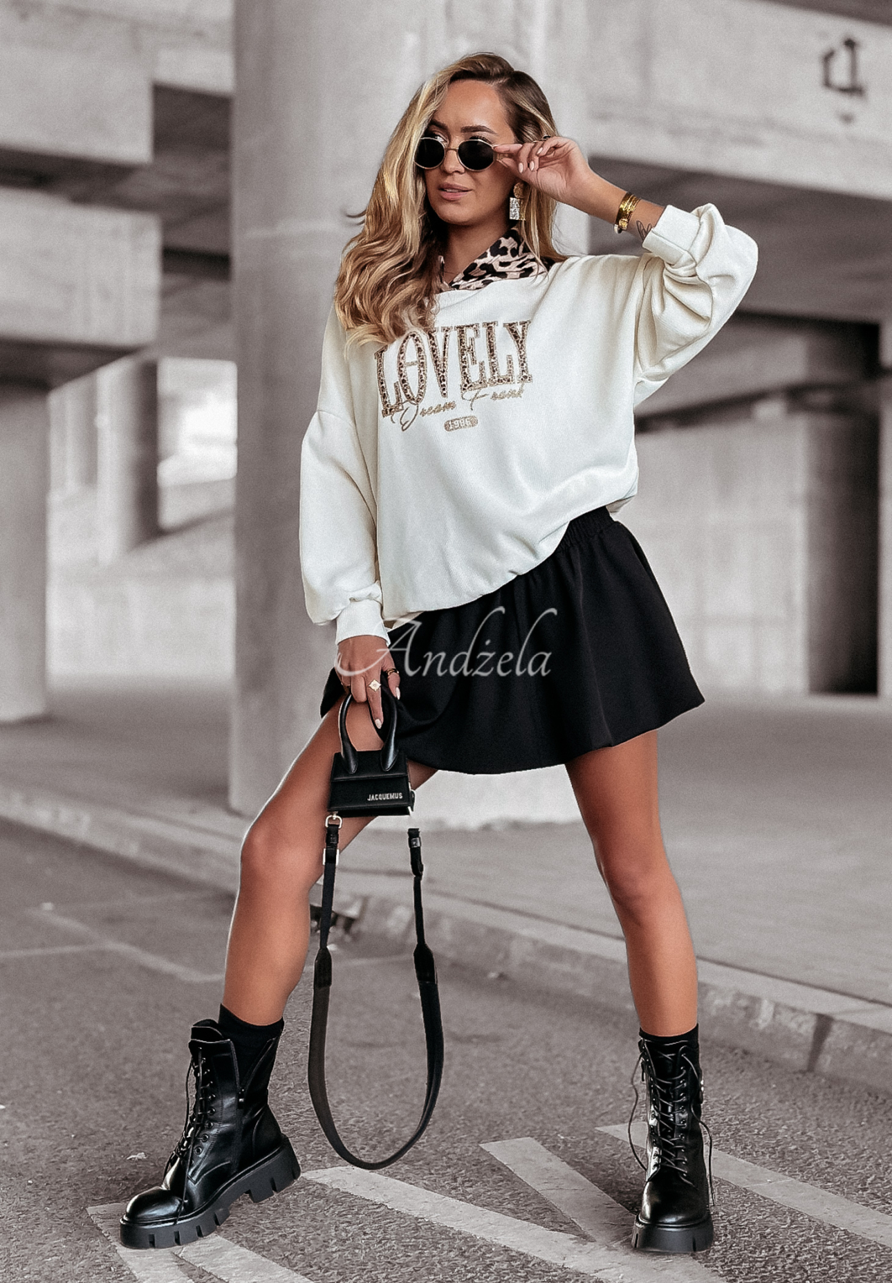 Sweatshirt mit Aufschrift Lovely Ecru