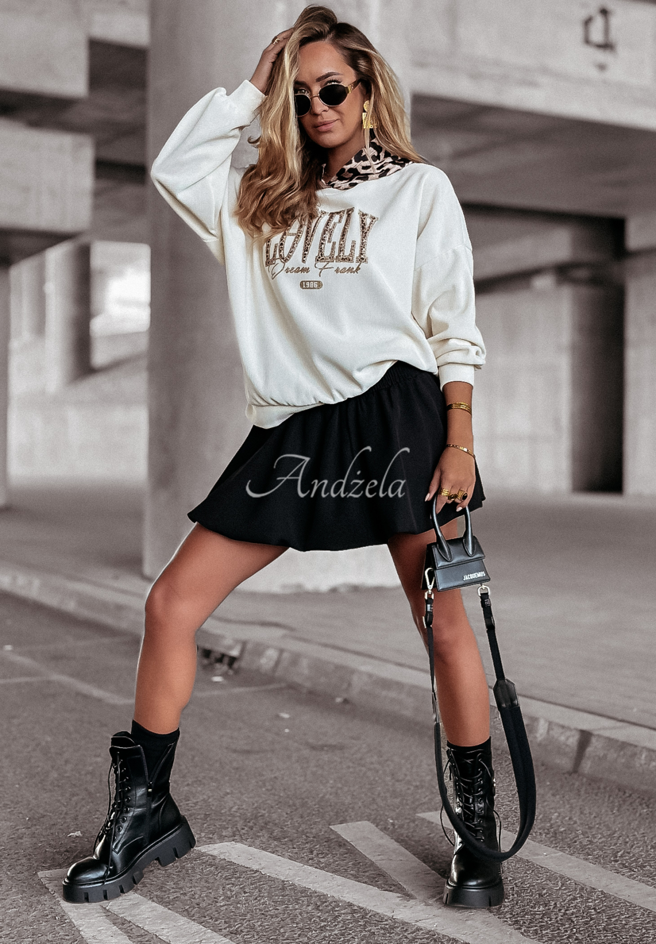 Sweatshirt mit Aufschrift Lovely Ecru