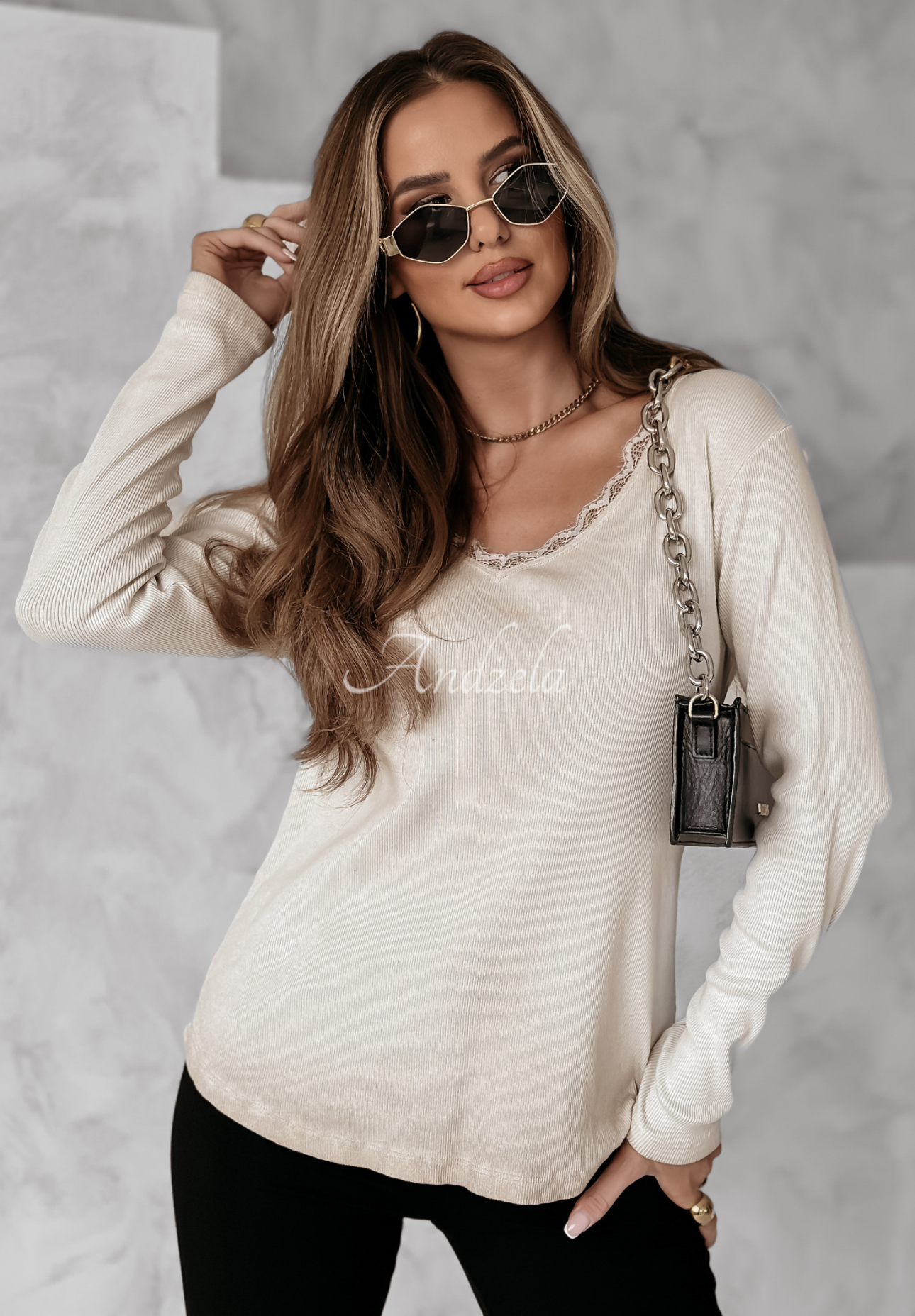 Gerippte Bluse mit Spitze It Is My Turn Hell Beige