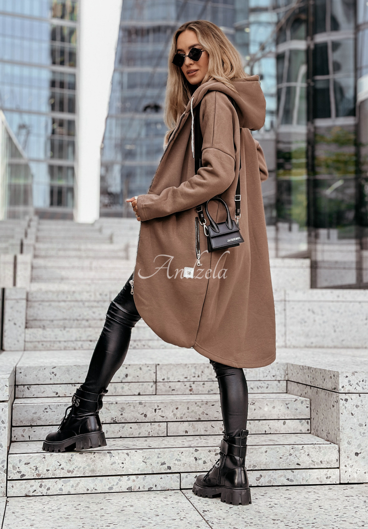 Peaceful Mind long hooded sweatshirt chocolate