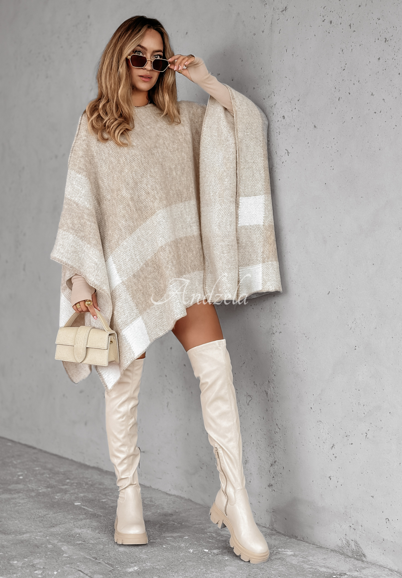 Karierter Poncho-Pullover We Go Together Beige