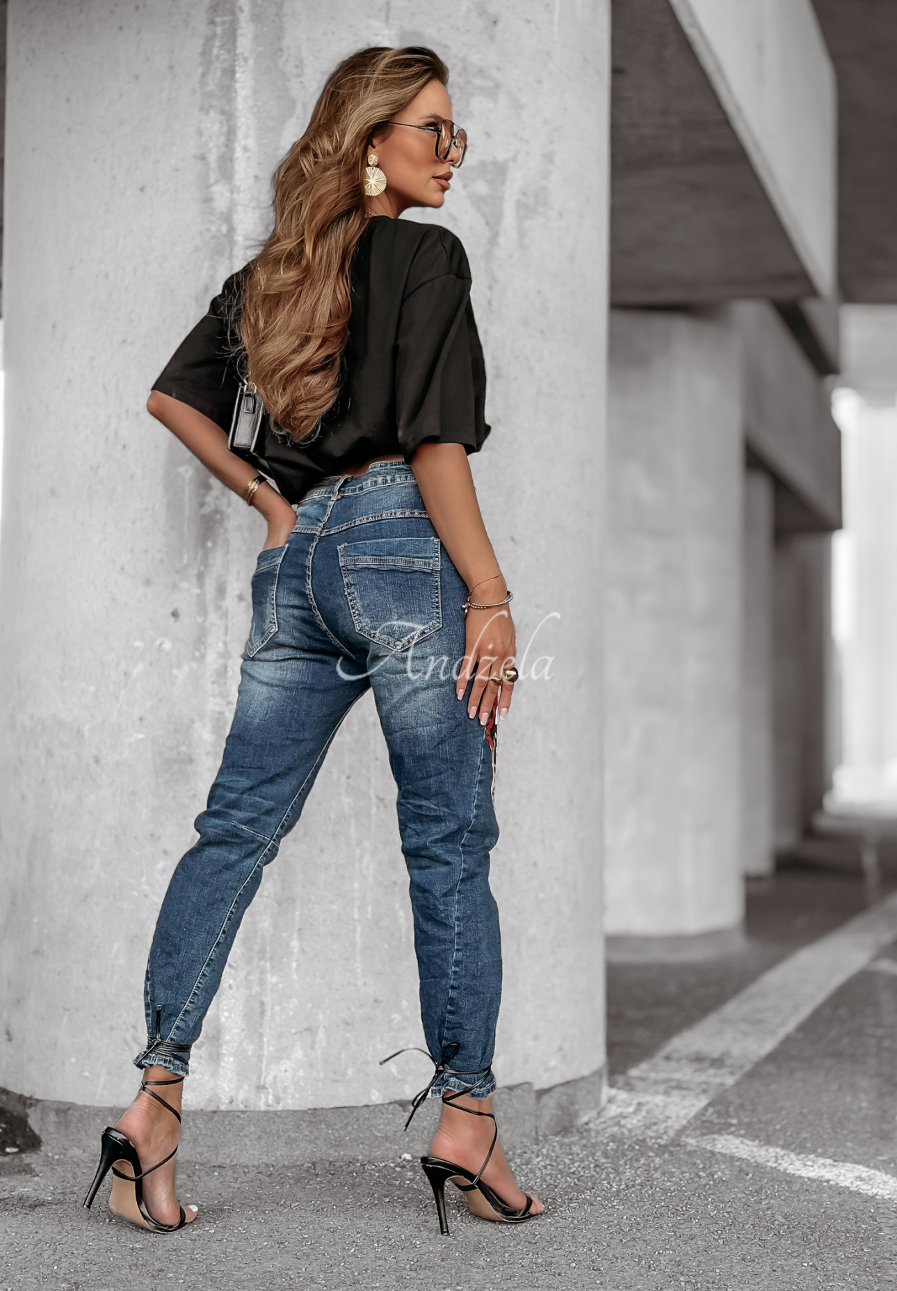 Jeanshose mit Aufdruck Rebel Lady dunkelblau