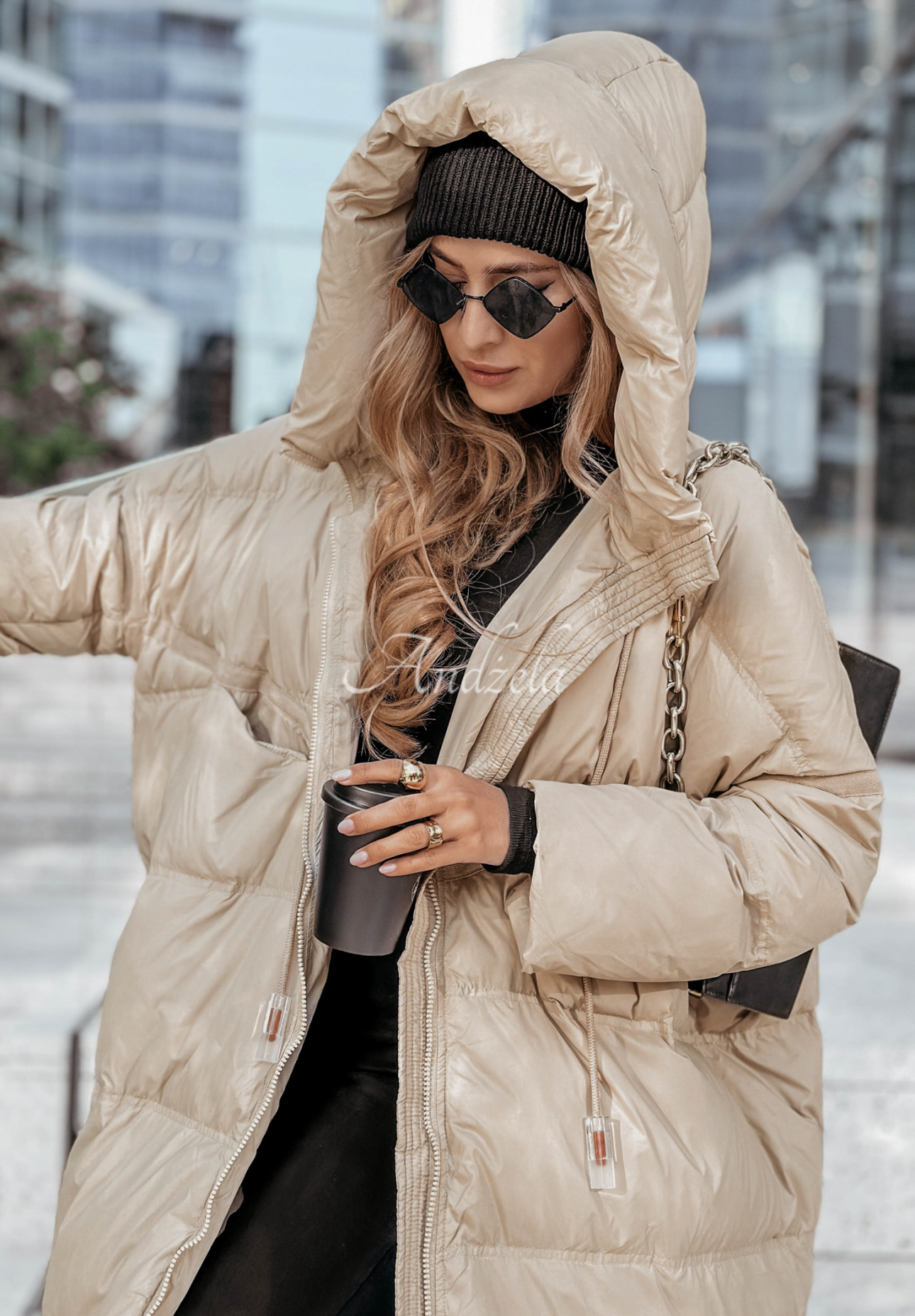 Lange Daunenjacke mit Kapuze Coldest Of Times Beige