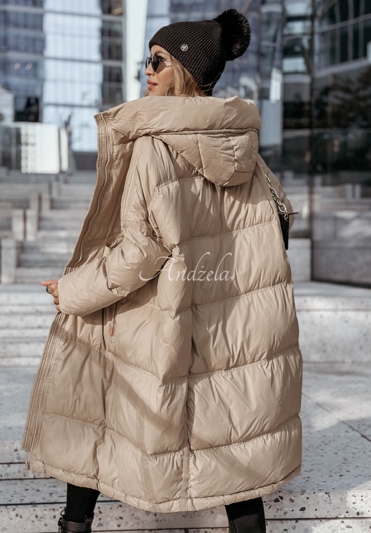 Lange Daunenjacke mit Kapuze Coldest Of Times Beige