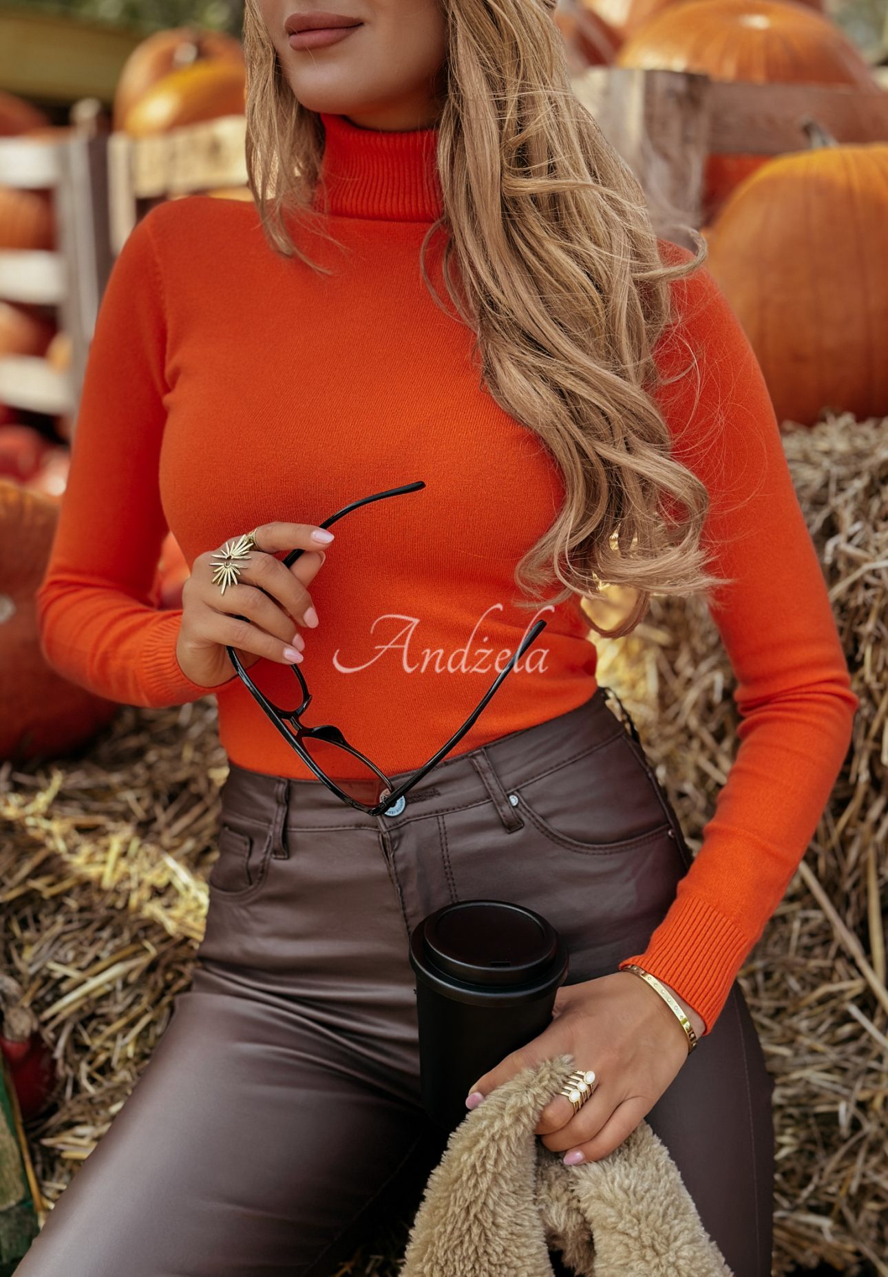 Figurnaher Rollkragenpullover Solange Orange