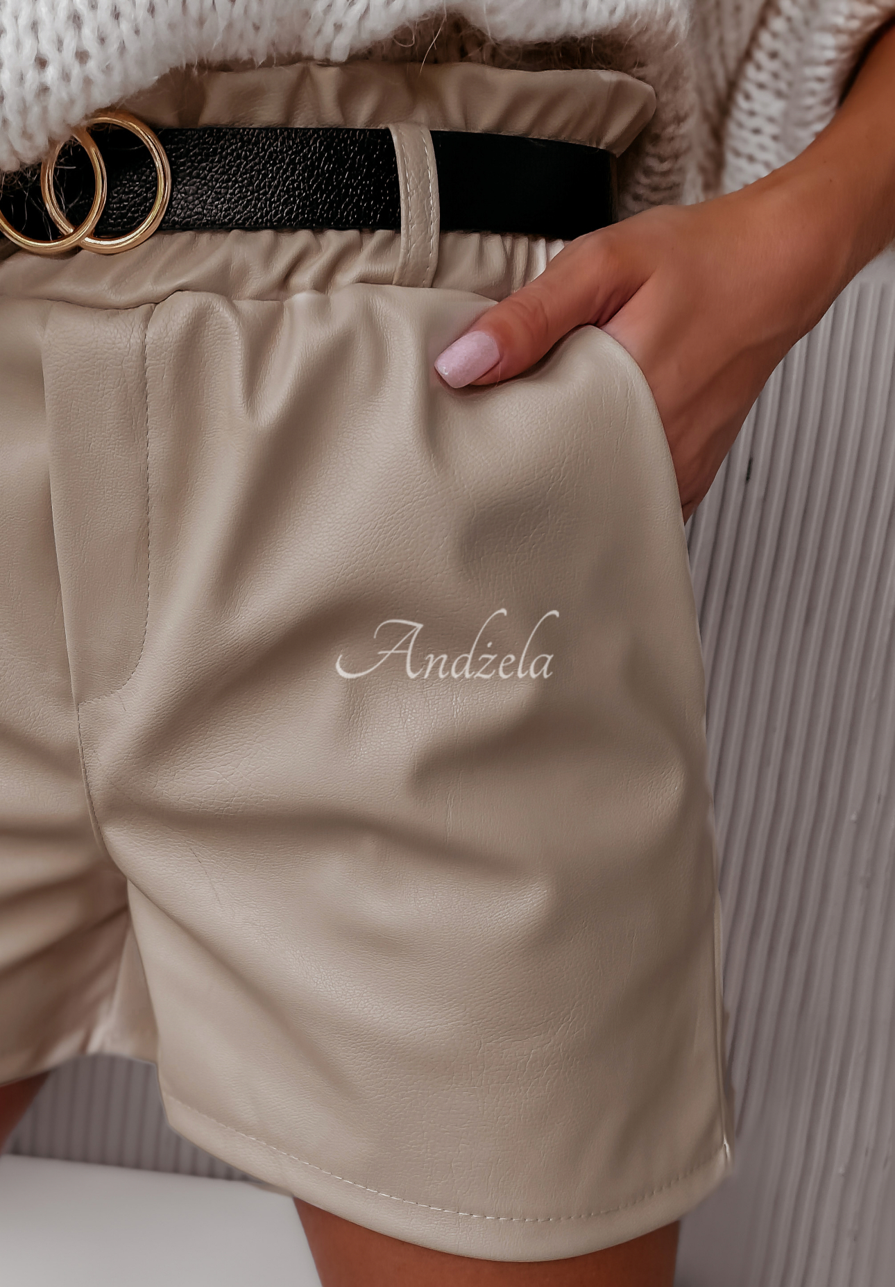 Kurze Shorts aus Lederimitat mit Gürtel Sevigne Beige