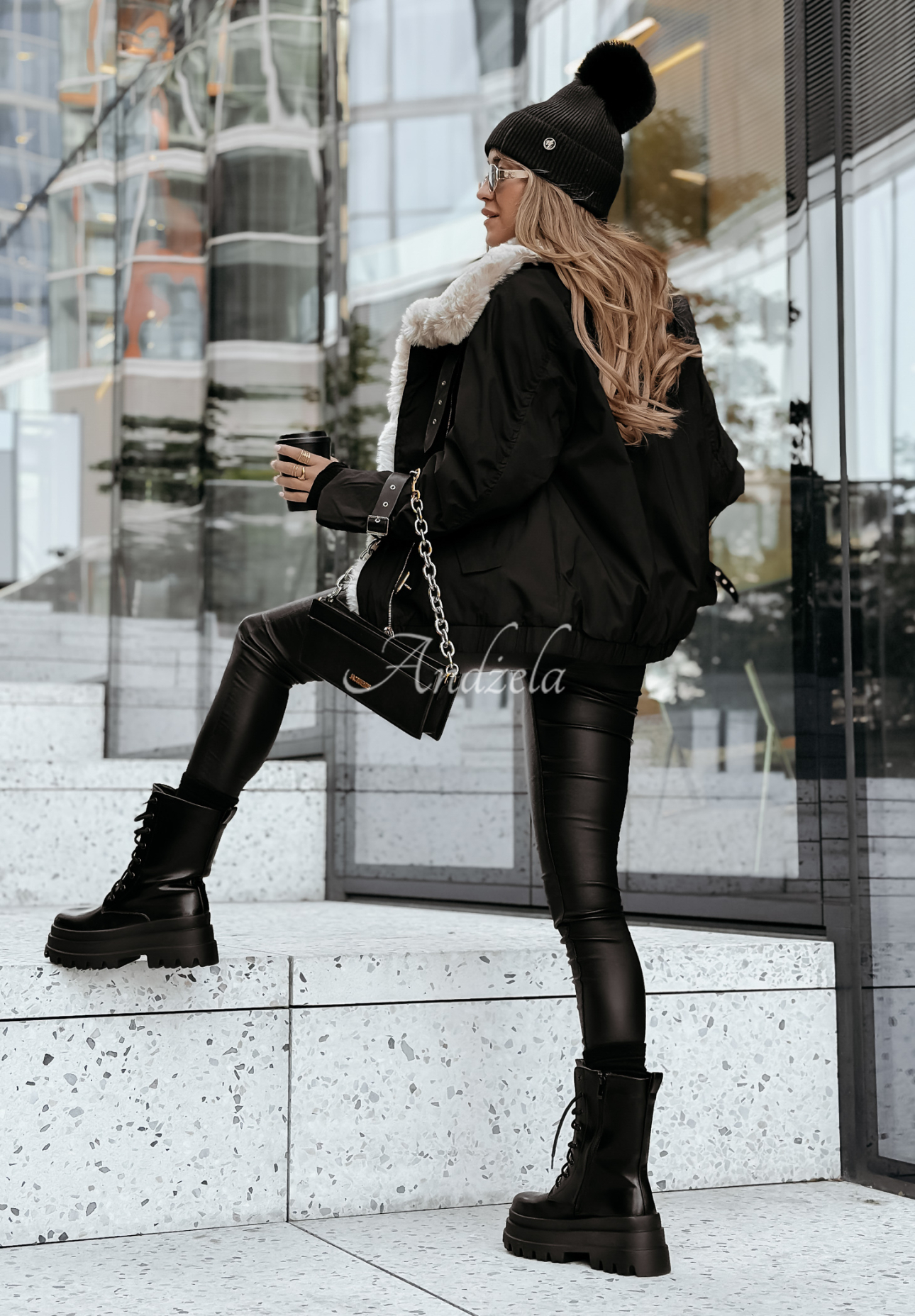 Kurze Jacke mit Fell Grey Days Schwarz