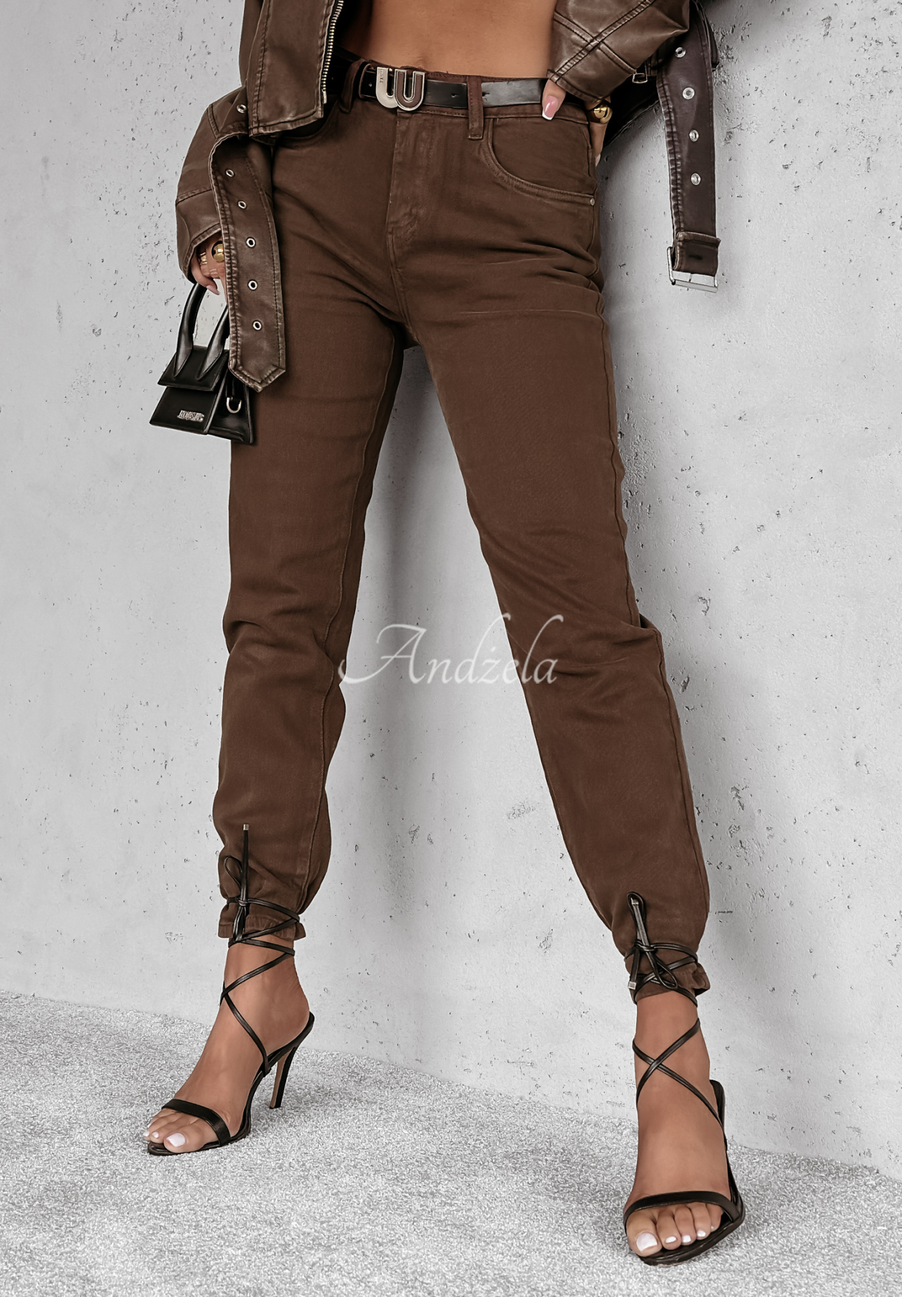 Denimhose Mom Fit mit Gürtel Simple Staples