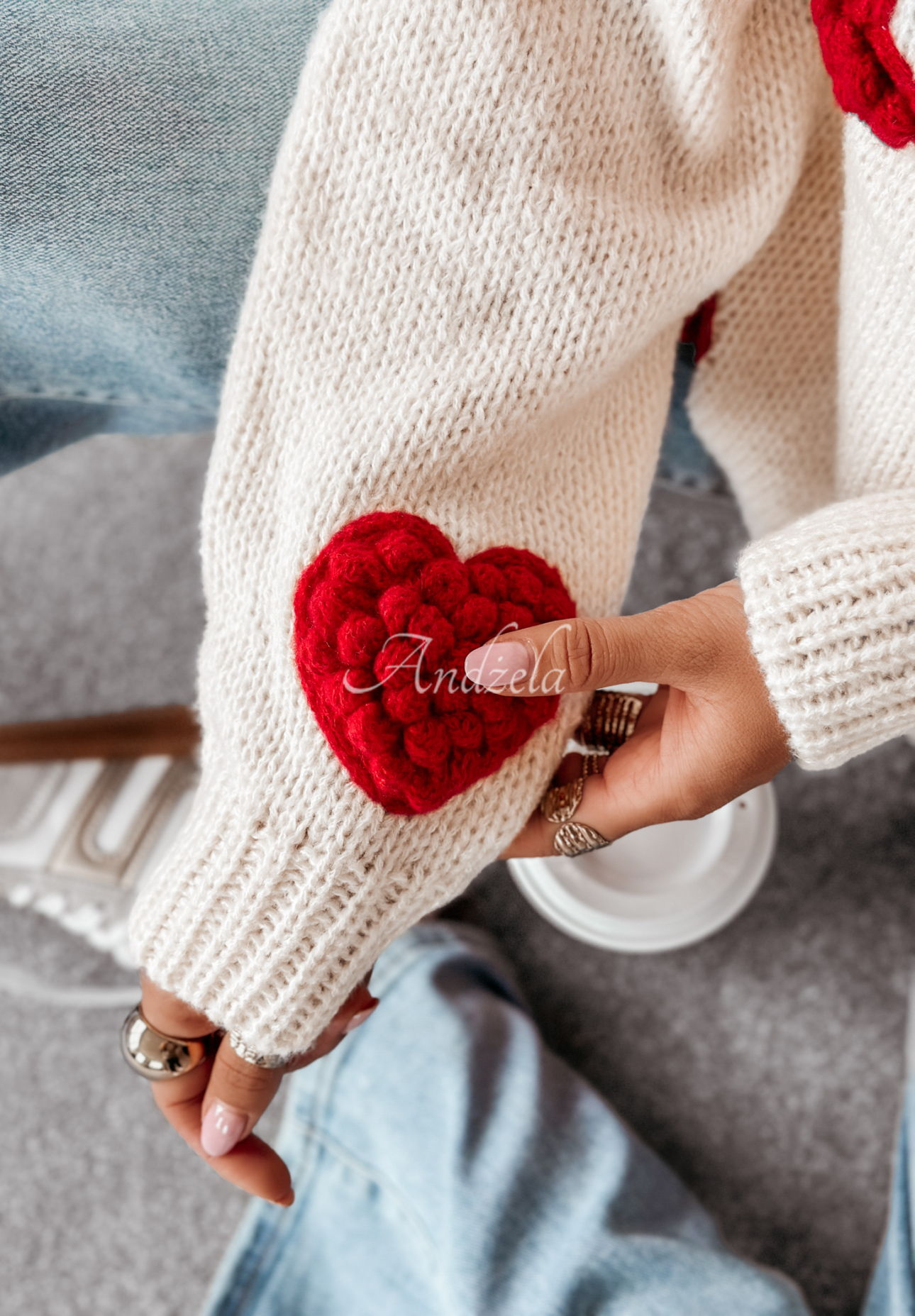 Kurze Strickjacke mit Herzmuster Heartbeat Ecru