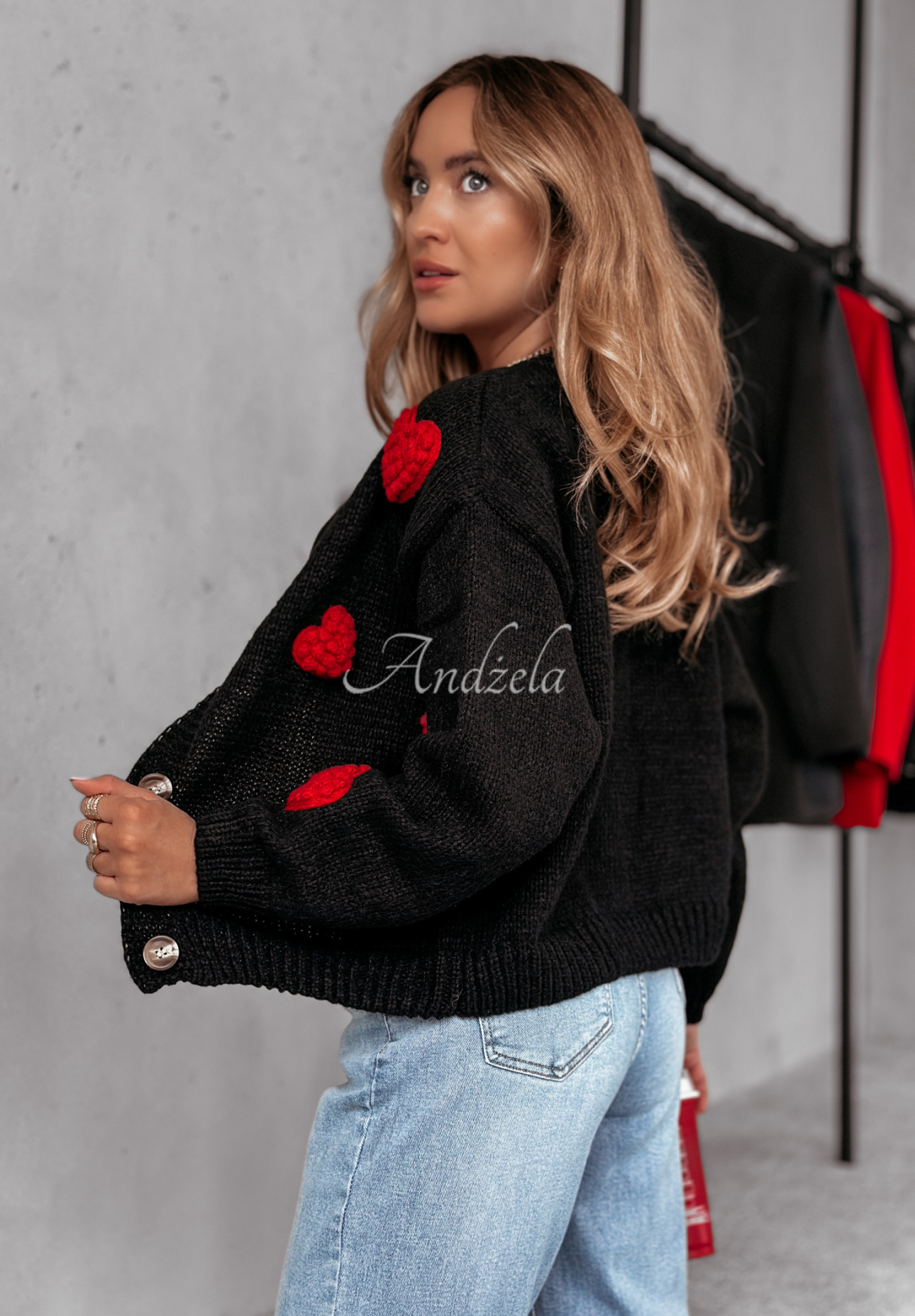 Kurze Strickjacke mit Herzmuster Heartbeat Schwarz