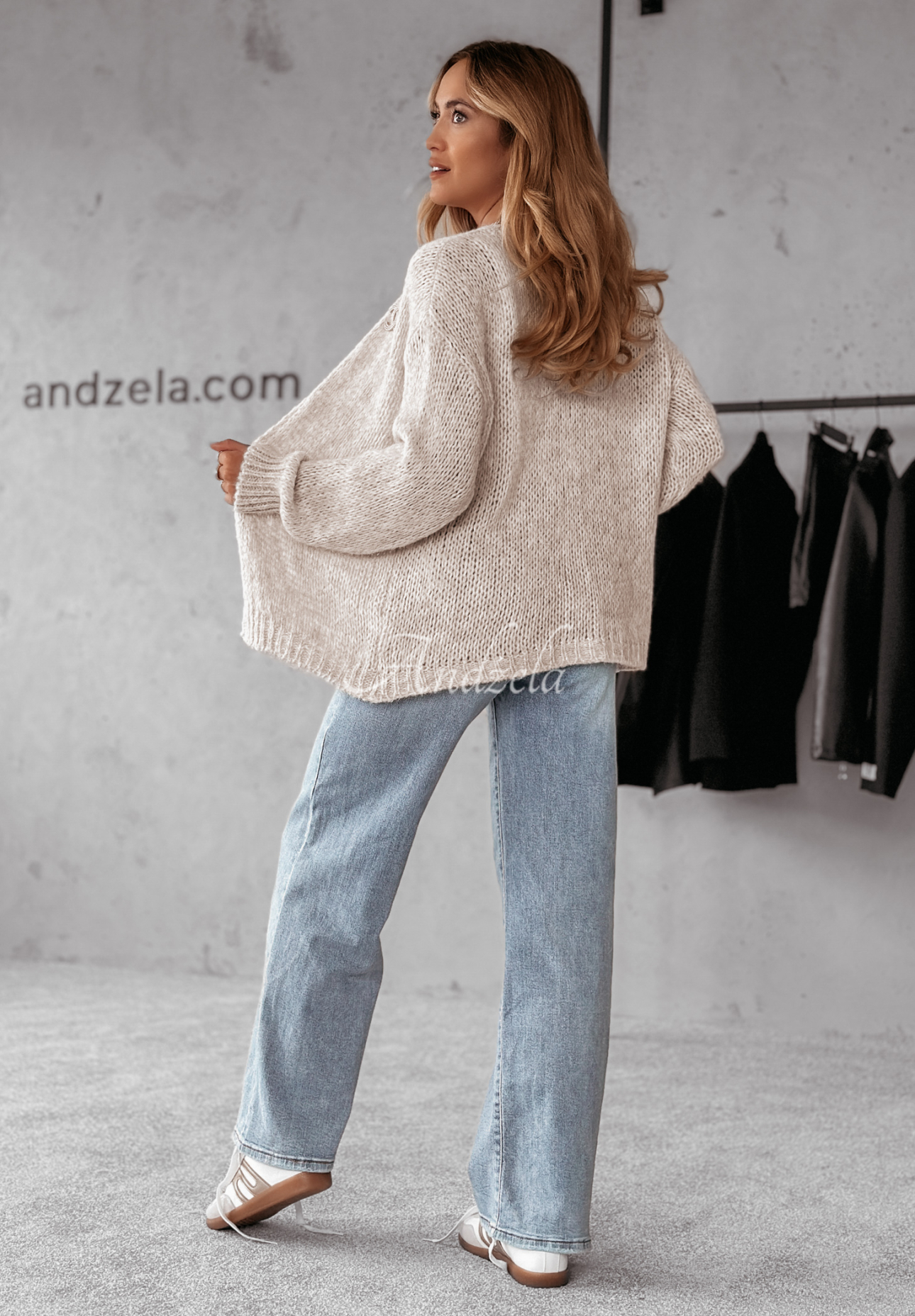 Kurze Oversize-Strickjacke For Today hellbeige