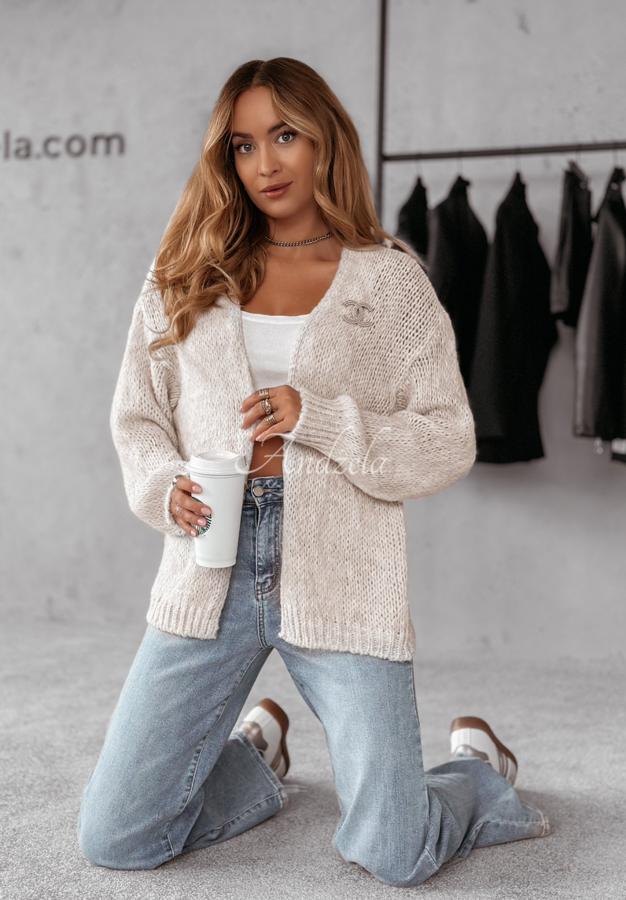 Kurze Oversize-Strickjacke For Today hellbeige