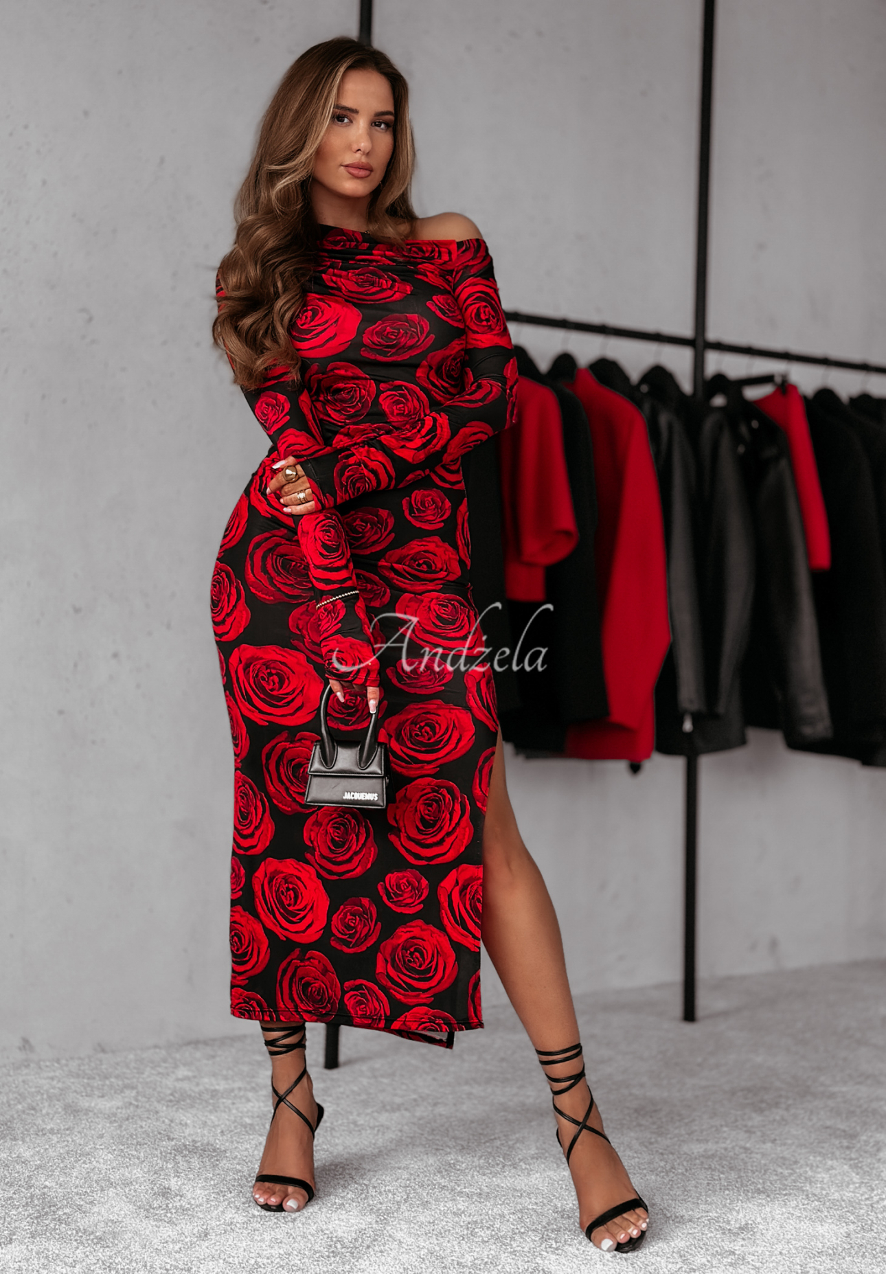 Figurbetontes Maxikleid mit Rosen Moonlit Garden schwarz-rot