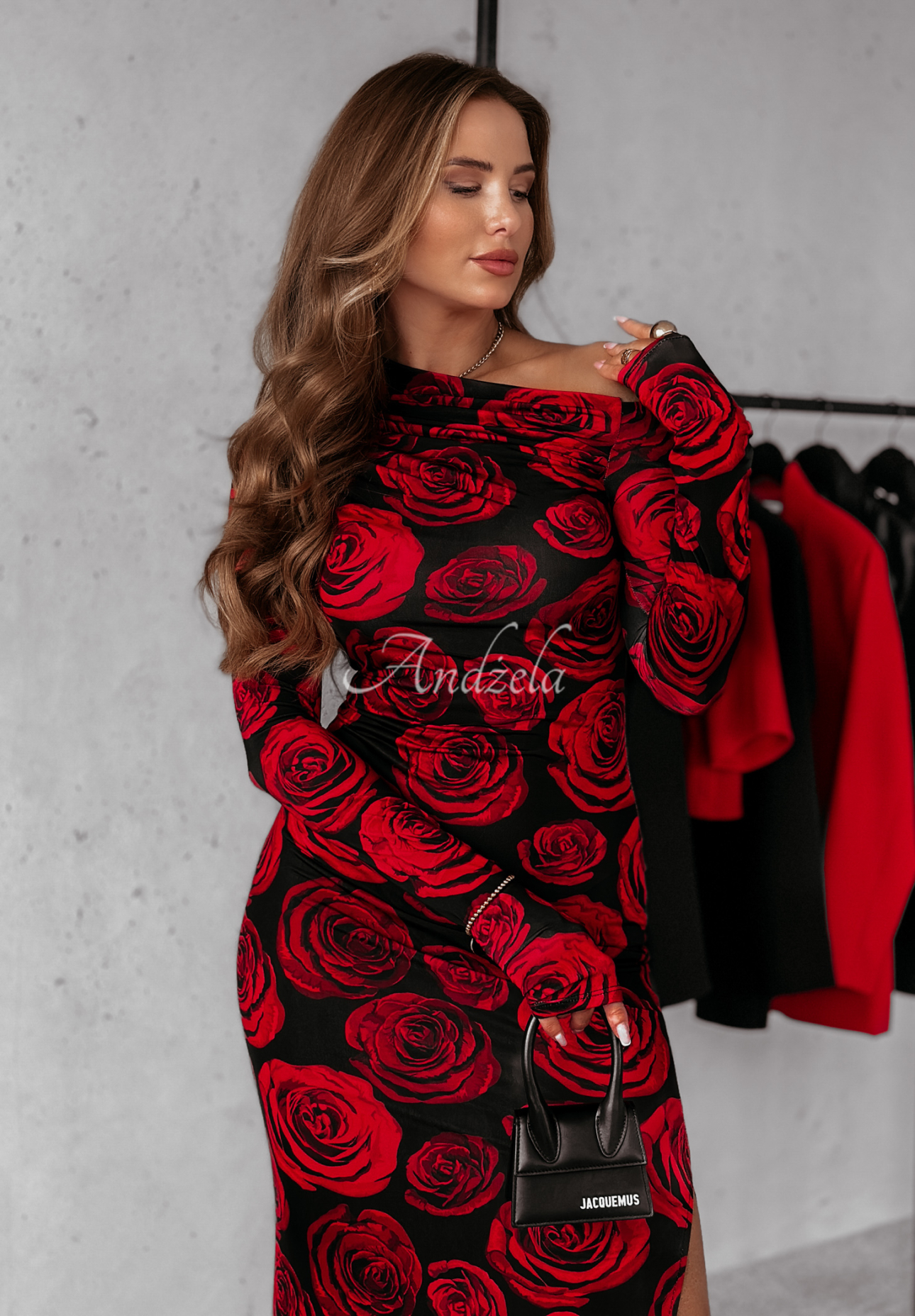 Figurbetontes Maxikleid mit Rosen Moonlit Garden schwarz-rot