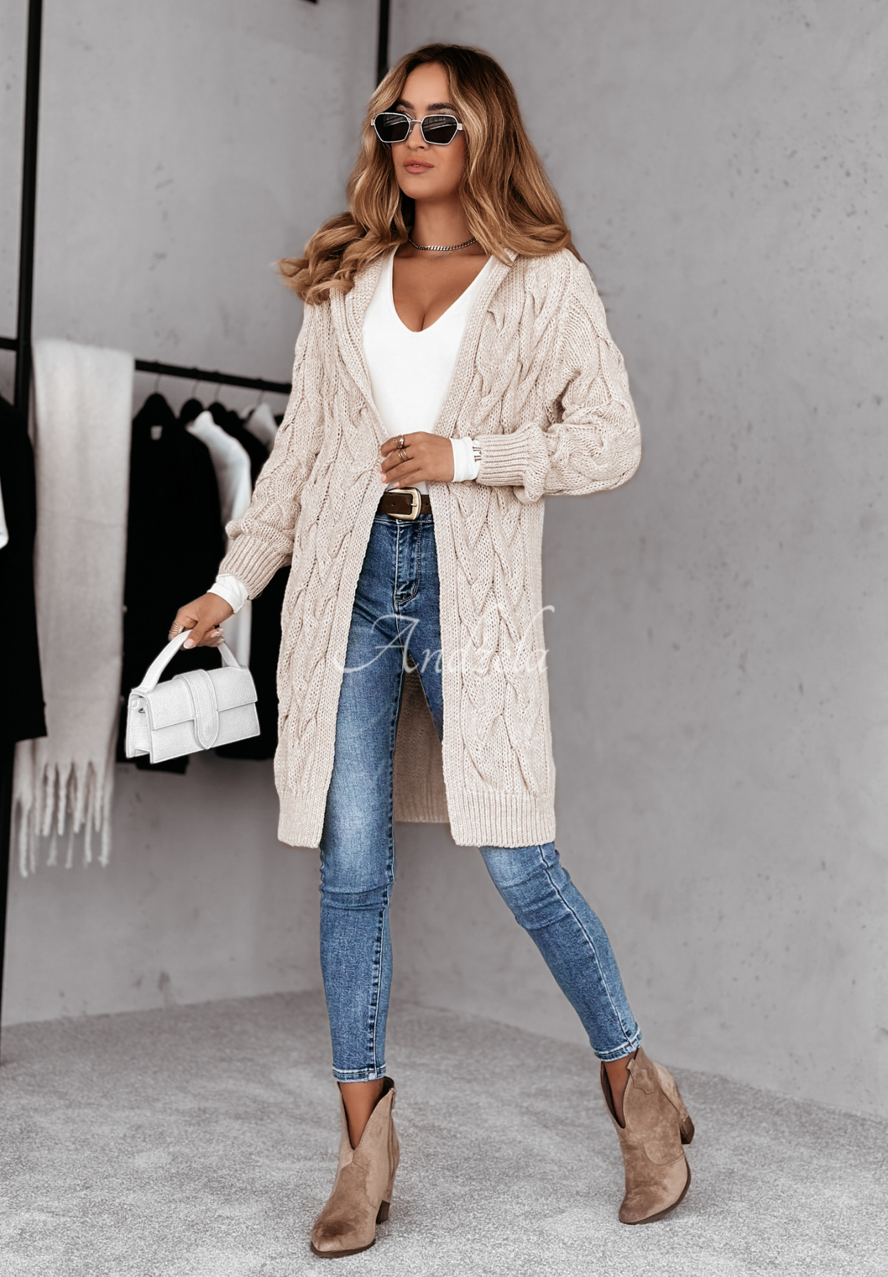 Lange, dekorativ gewebte Strickjacke mit Kapuze Chilly Weather Beige