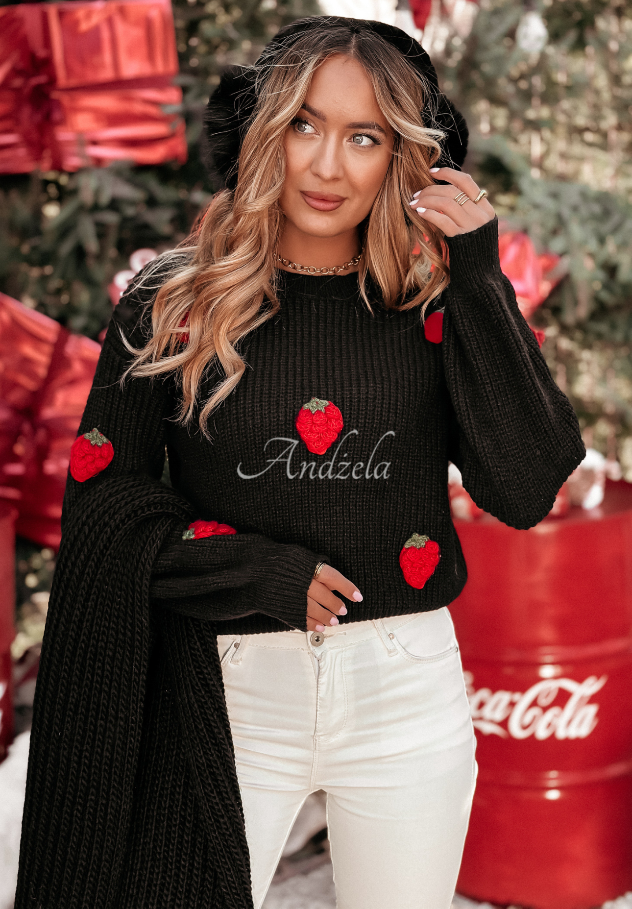 Kurzer Pullover mit Erdbeeren Favorite Fruits Schwarz