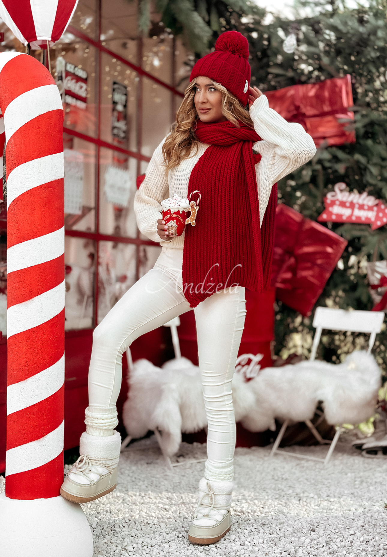 Geflochtene Mütze mit Bommel Laponia Rot