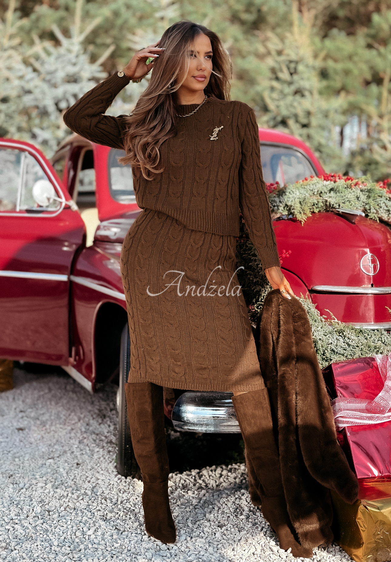 Set aus dekorativ gewebtem Pullover und Rock Cozy &amp; Warm Schokoladenbraun