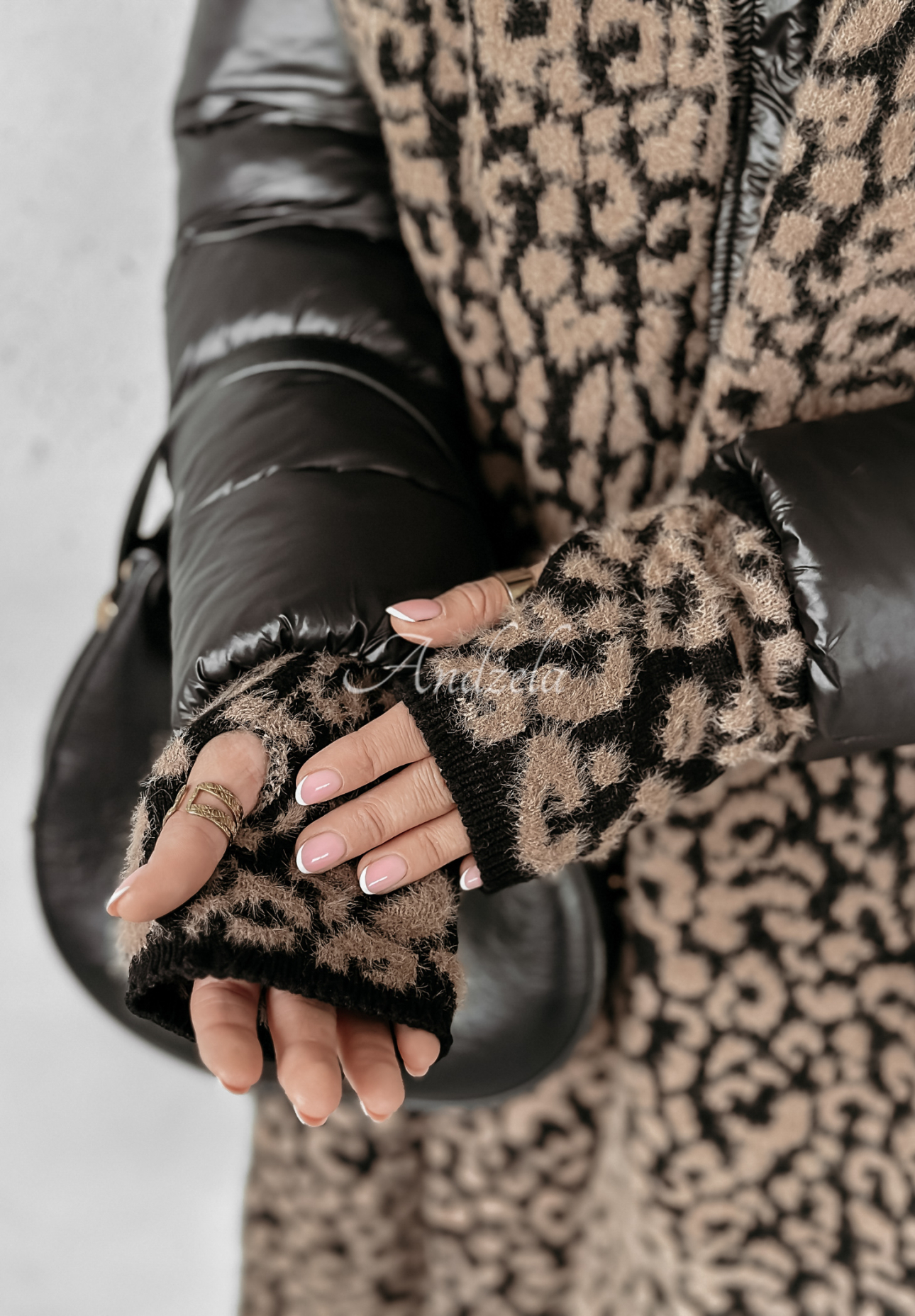 Set: Mütze, Schal, Handschuhe 3in1 mit Leopardenmuster Wild Winter Mokkafarben