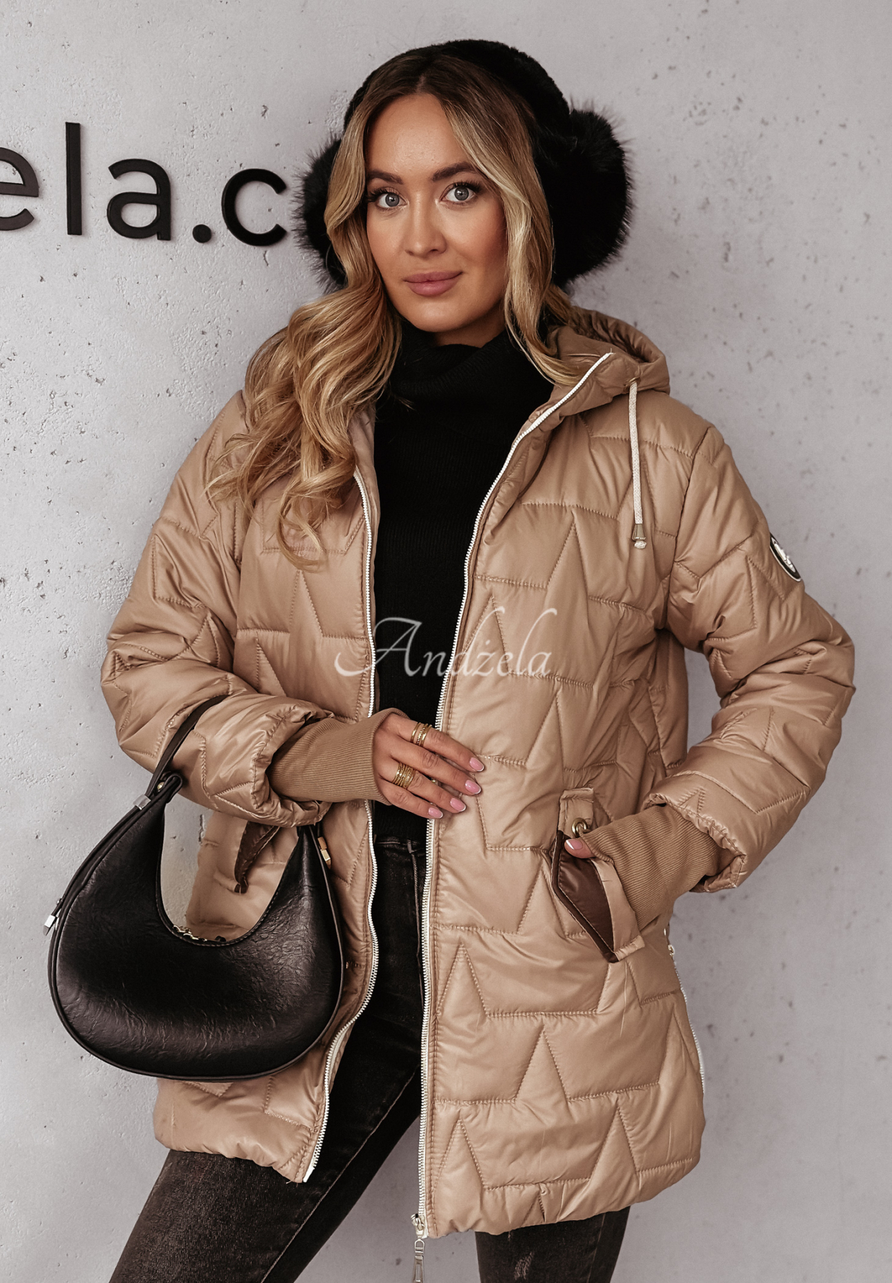 Steppjacke mit Kapuze Cozy Embrace Camel