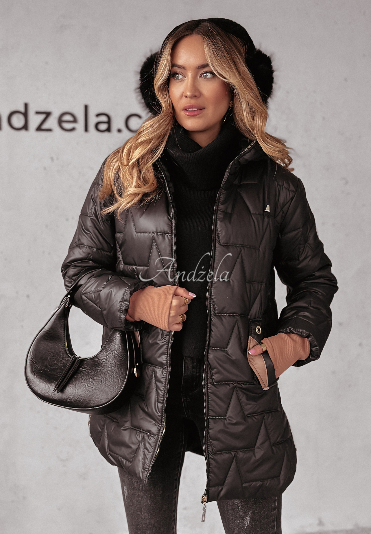 Steppjacke mit Kapuze Cozy Embrace Schwarz