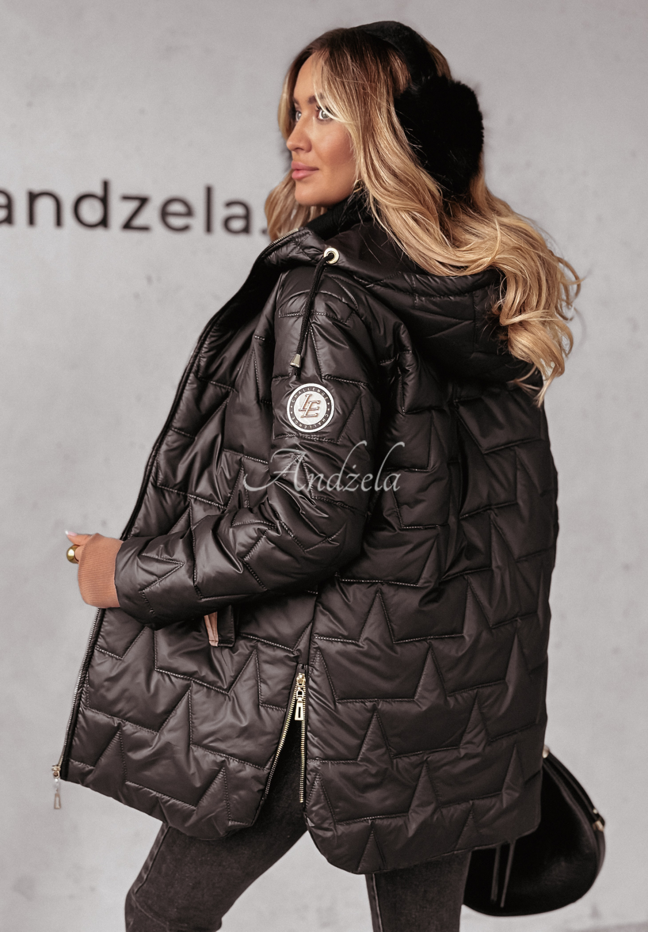 Steppjacke mit Kapuze Cozy Embrace Schwarz