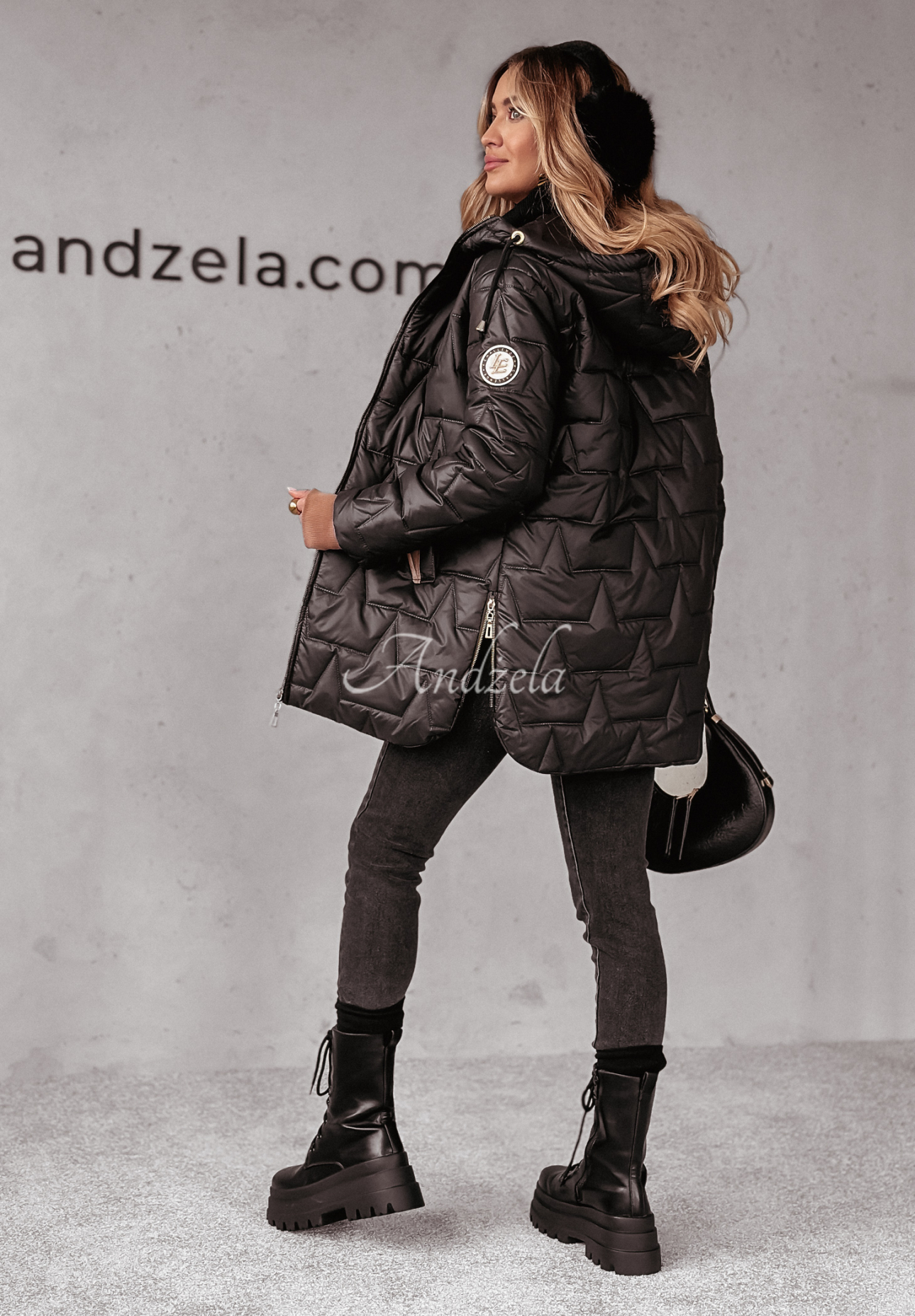 Steppjacke mit Kapuze Cozy Embrace Schwarz