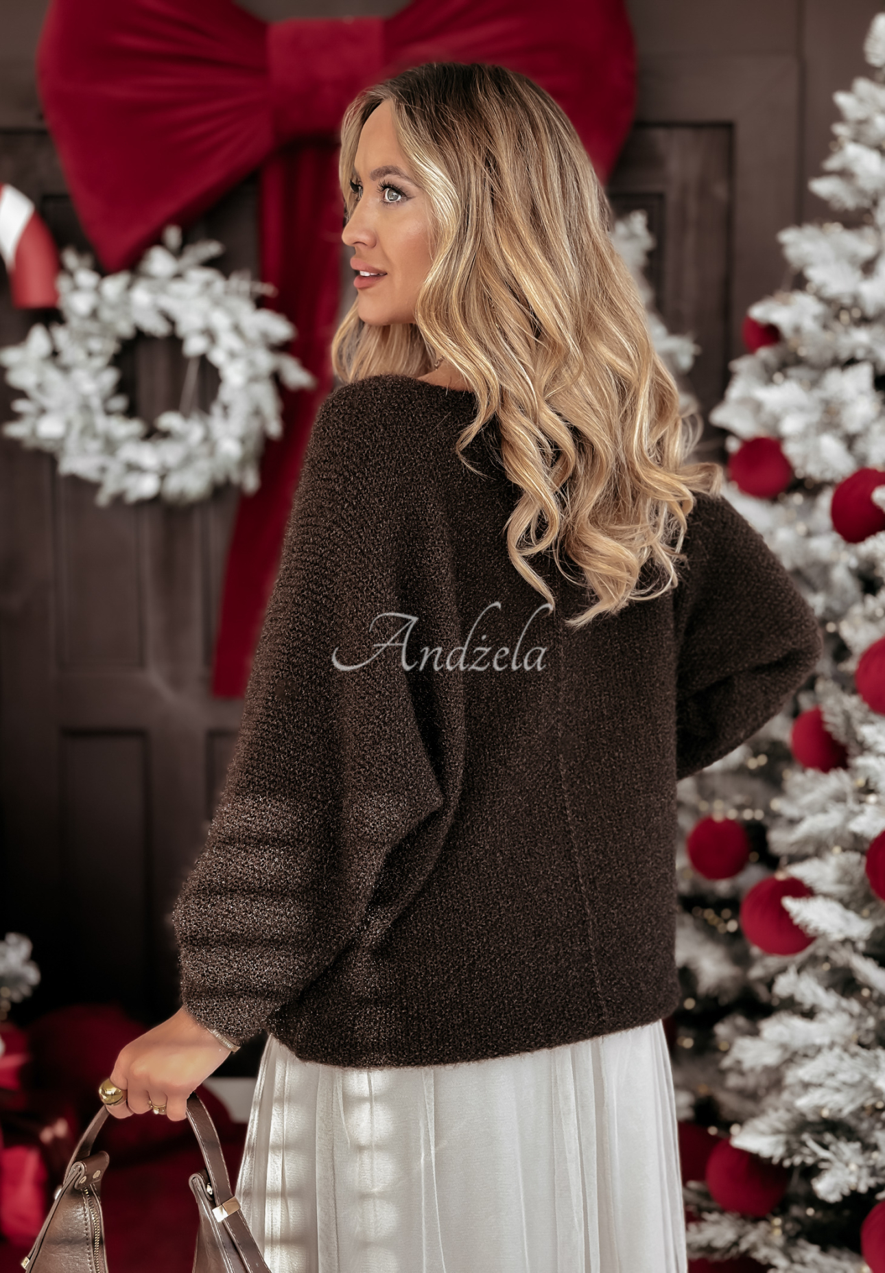 Leichter Pullover mit Ausschnitt Whispering Leaves Schokoladenbraun