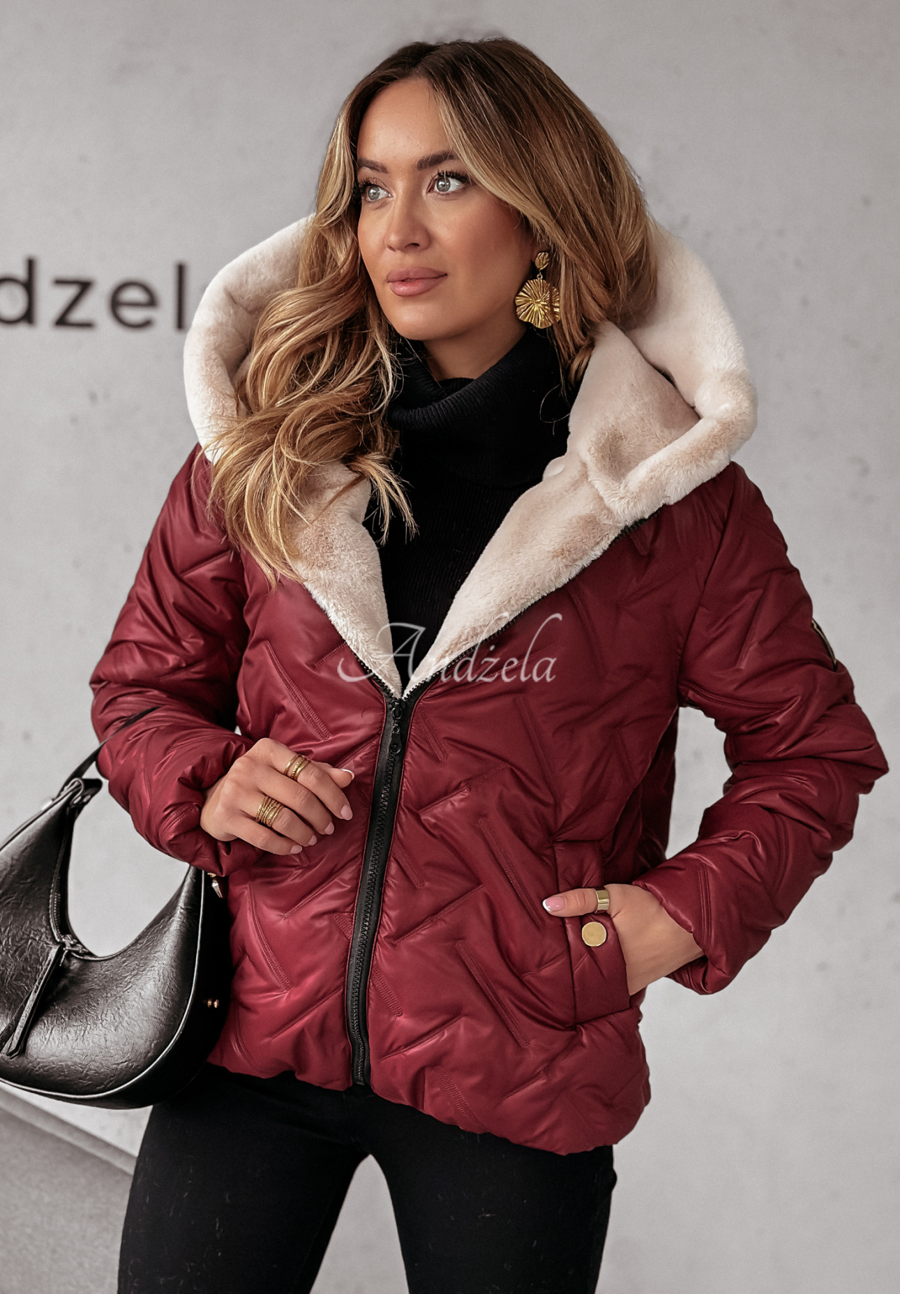 Kurze Steppjacke mit Fell Autumn Months Burgunderrot