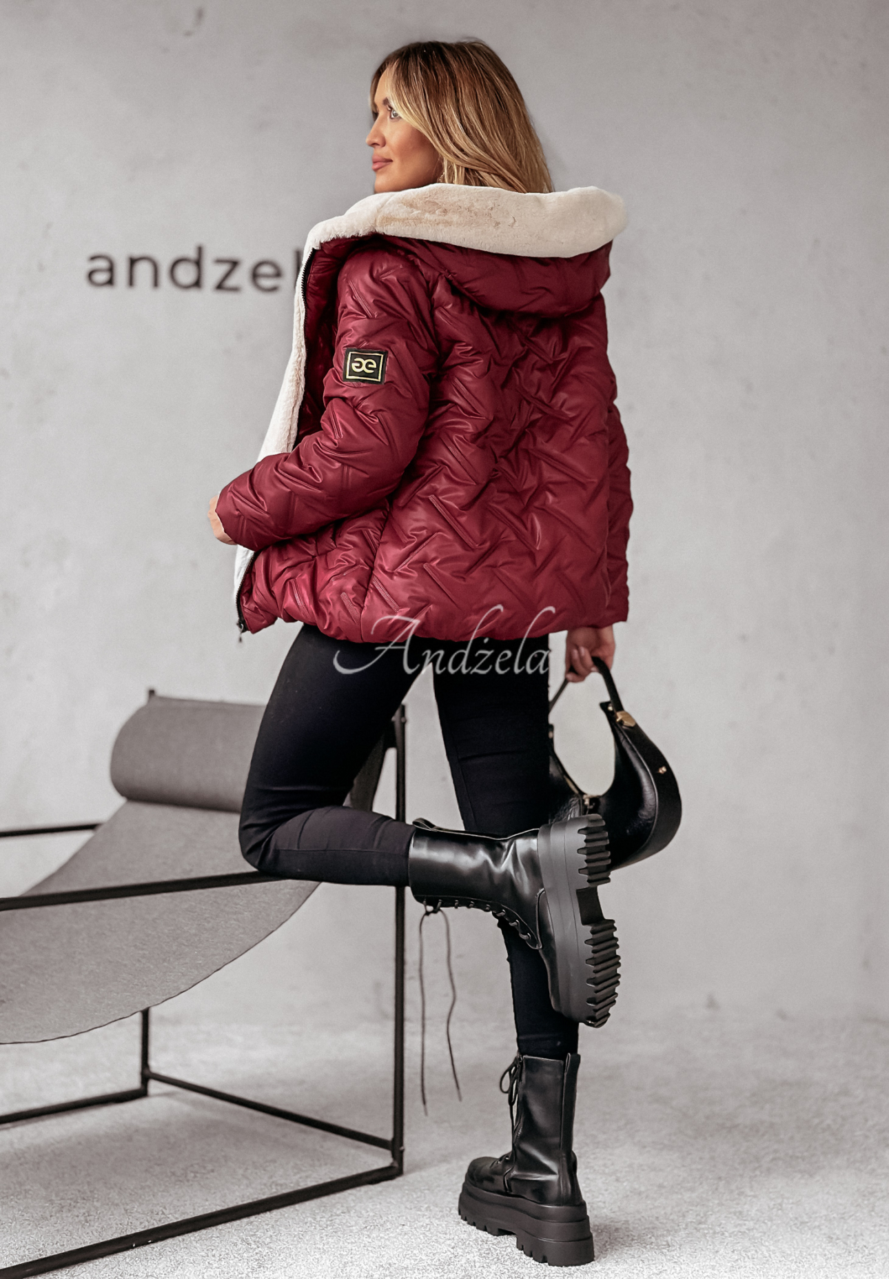 Kurze Steppjacke mit Fell Autumn Months Burgunderrot