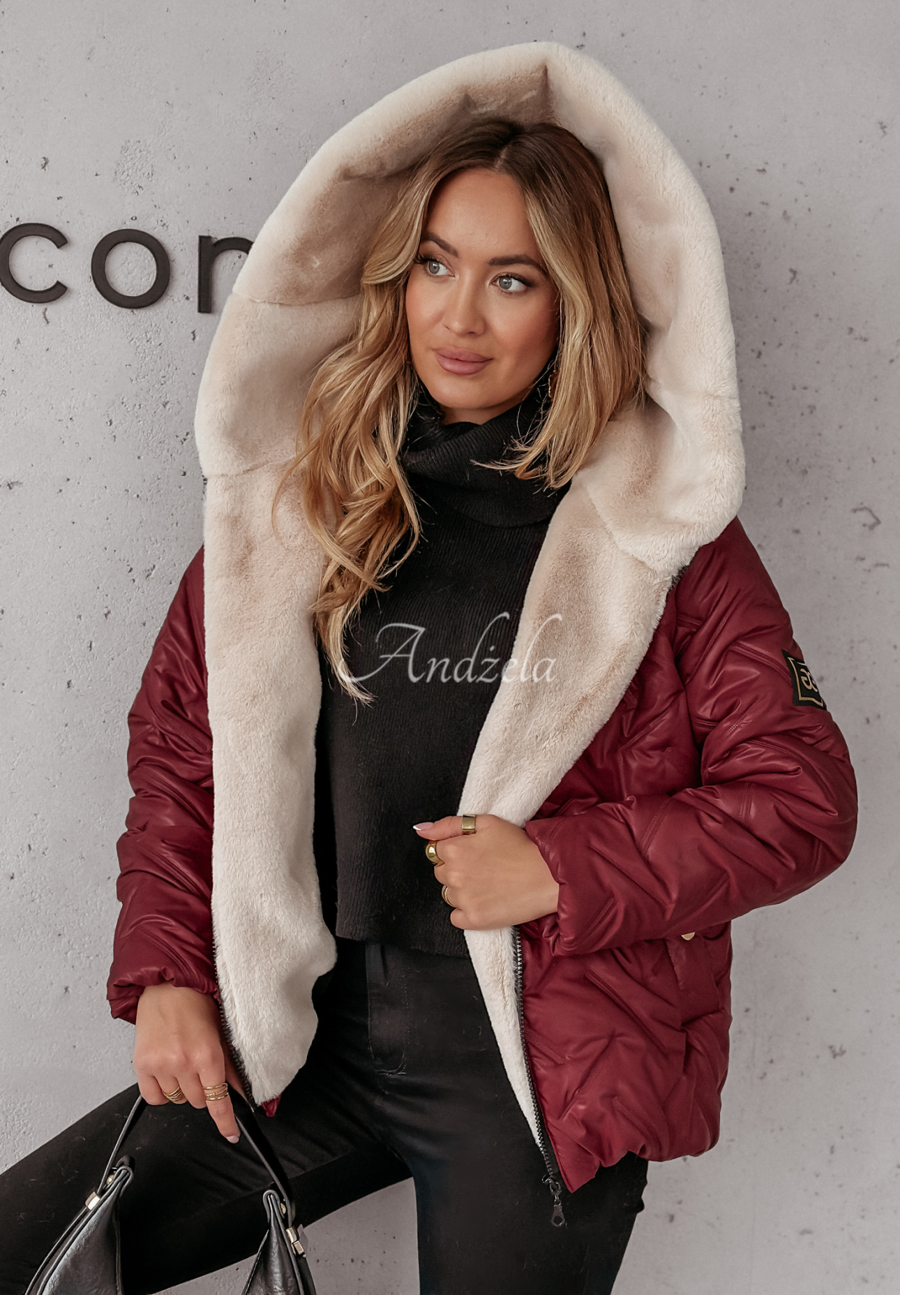 Kurze Steppjacke mit Fell Autumn Months Burgunderrot