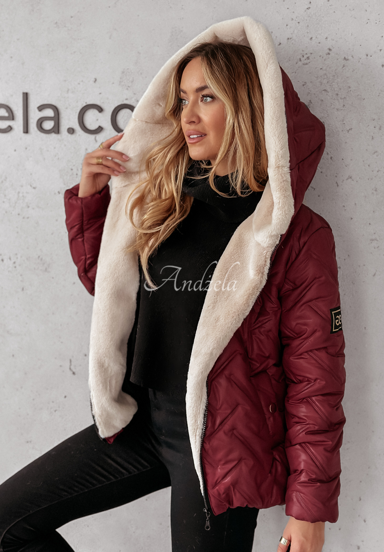 Kurze Steppjacke mit Fell Autumn Months Burgunderrot