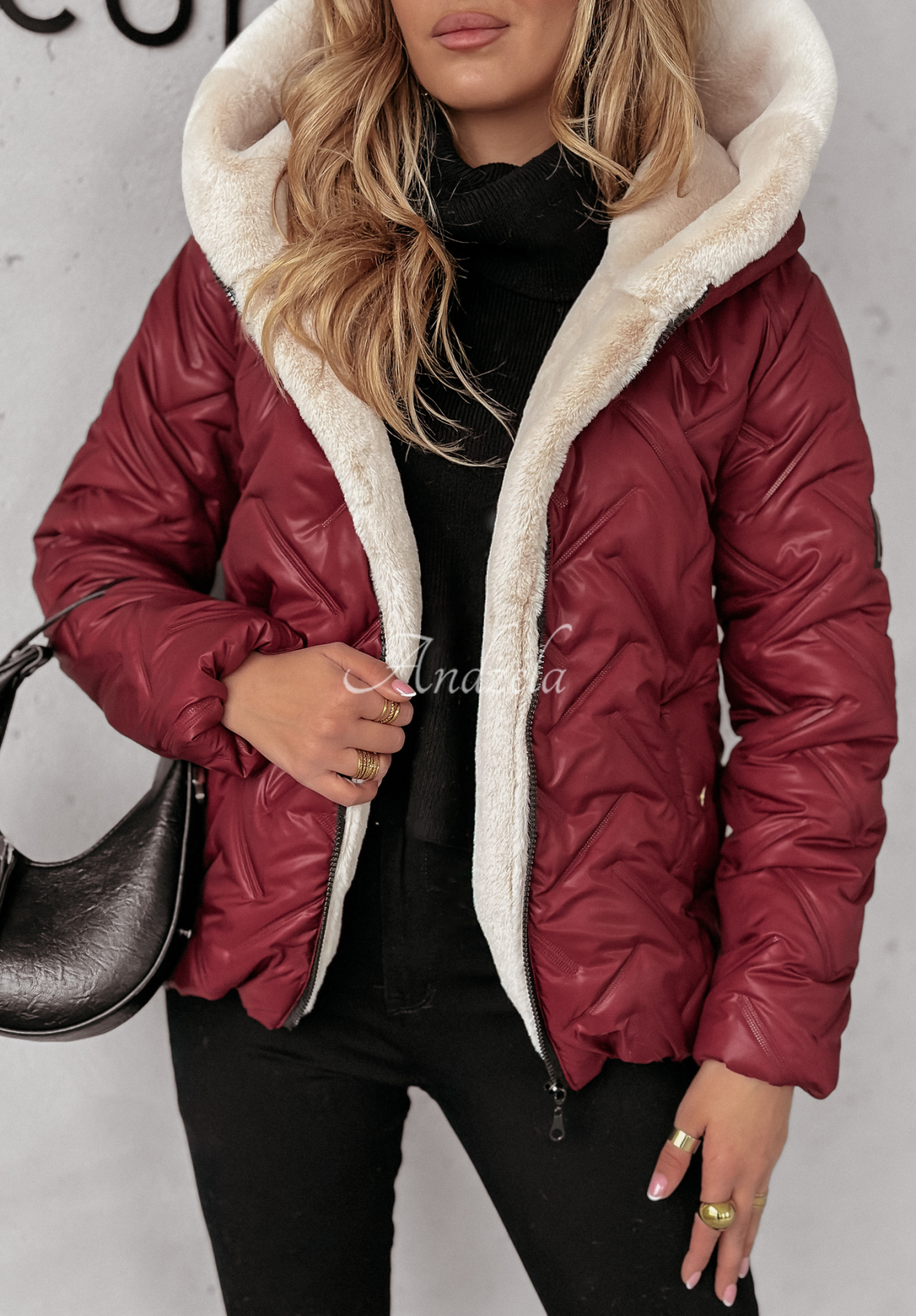 Kurze Steppjacke mit Fell Autumn Months Burgunderrot