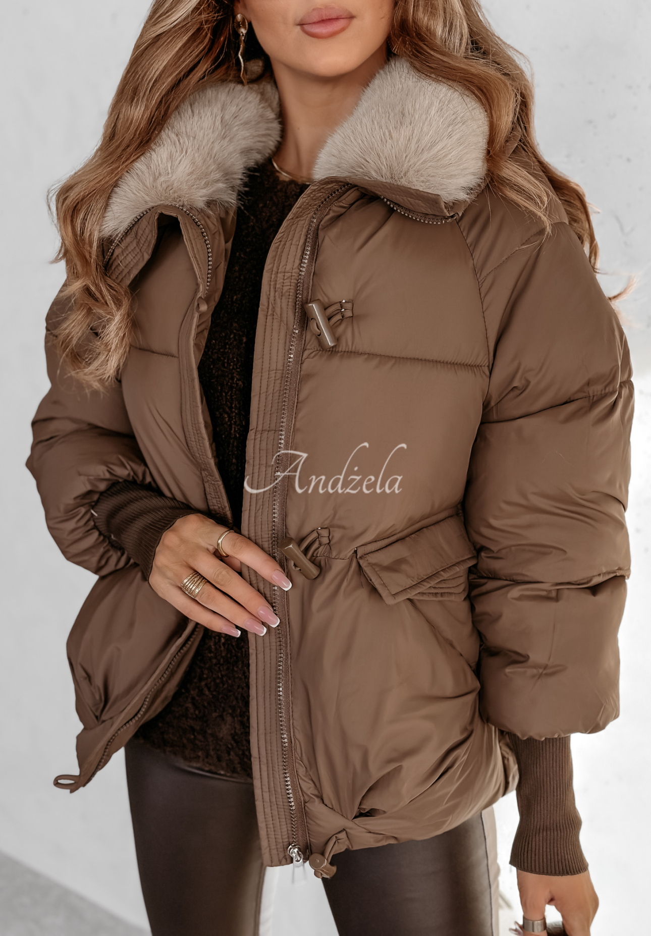 Kurze Jacke mit Fell Hello December Schokoladenbraun