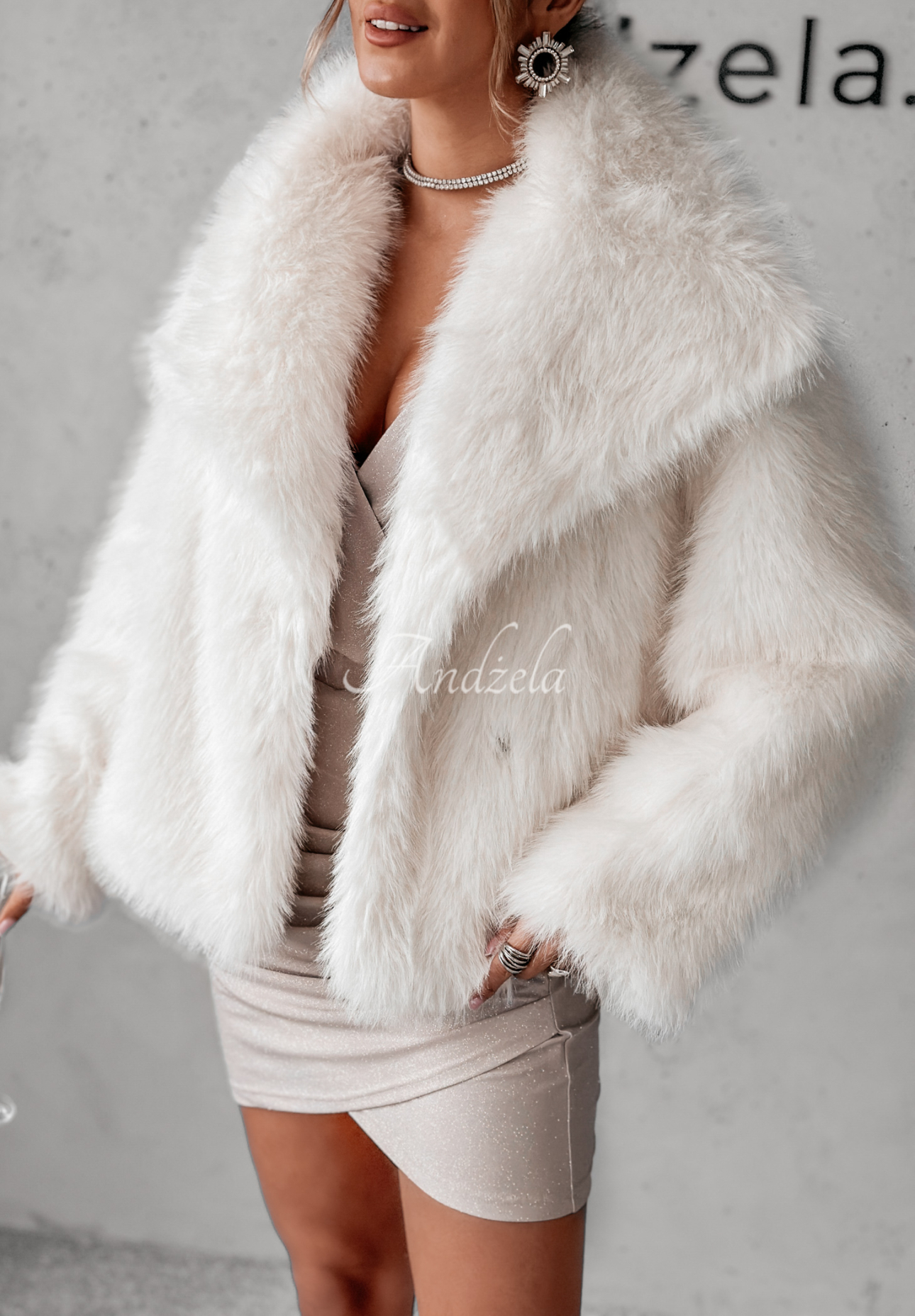 Kurzer Pelzmantel Bear Elegance Ecru