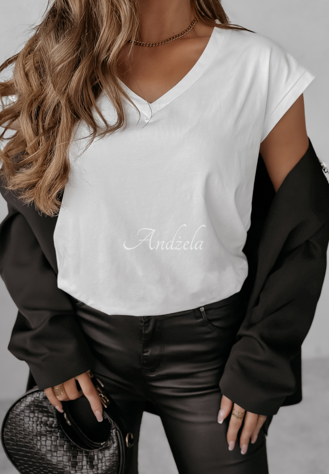 V-neck T-shirt white