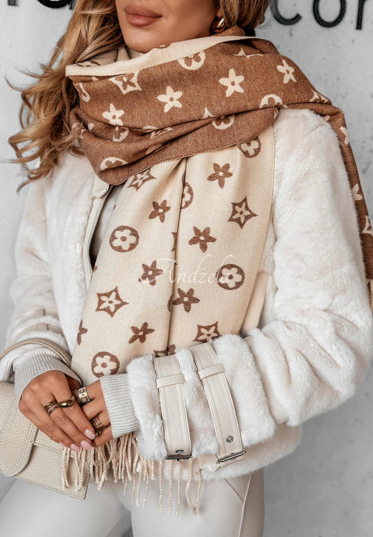 Gemusterter Schal mit Fransen Comfy Coziness Beige