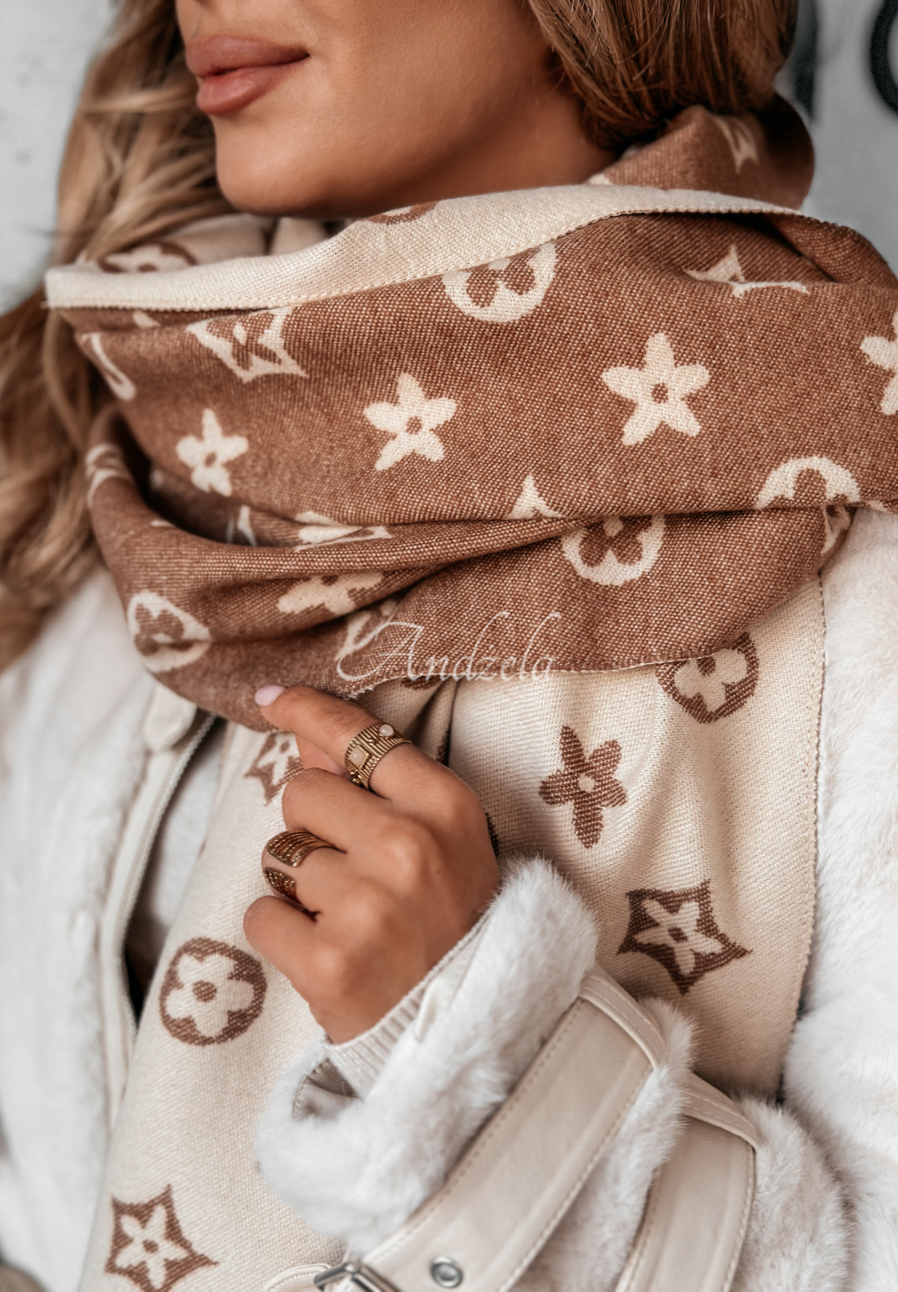 Gemusterter Schal mit Fransen Comfy Coziness Beige