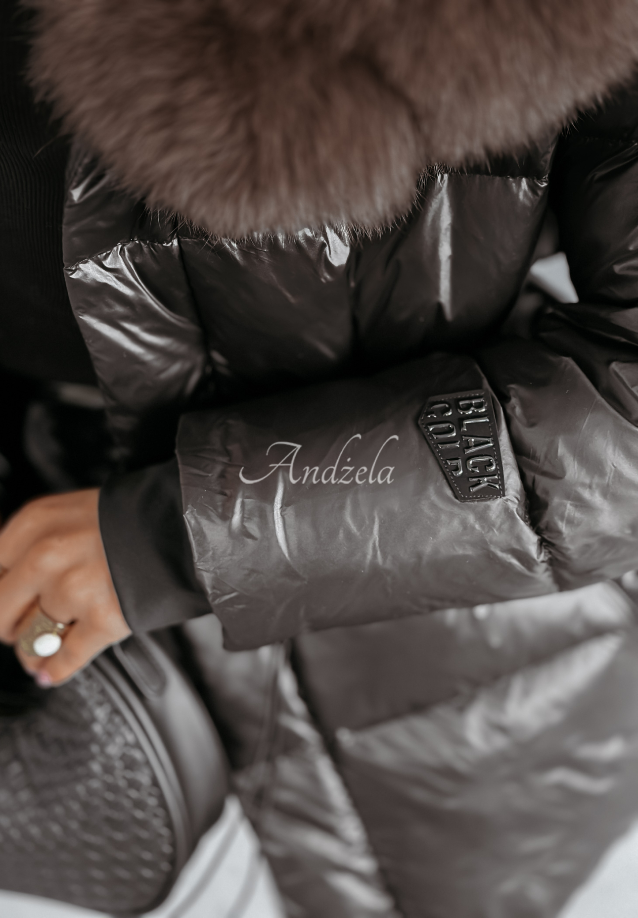 Kurze Daunenjacke mit Fell The Snowfall schwarz