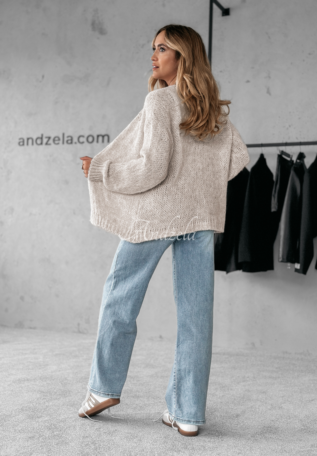 Kurze Oversize-Strickjacke For Today hellbeige