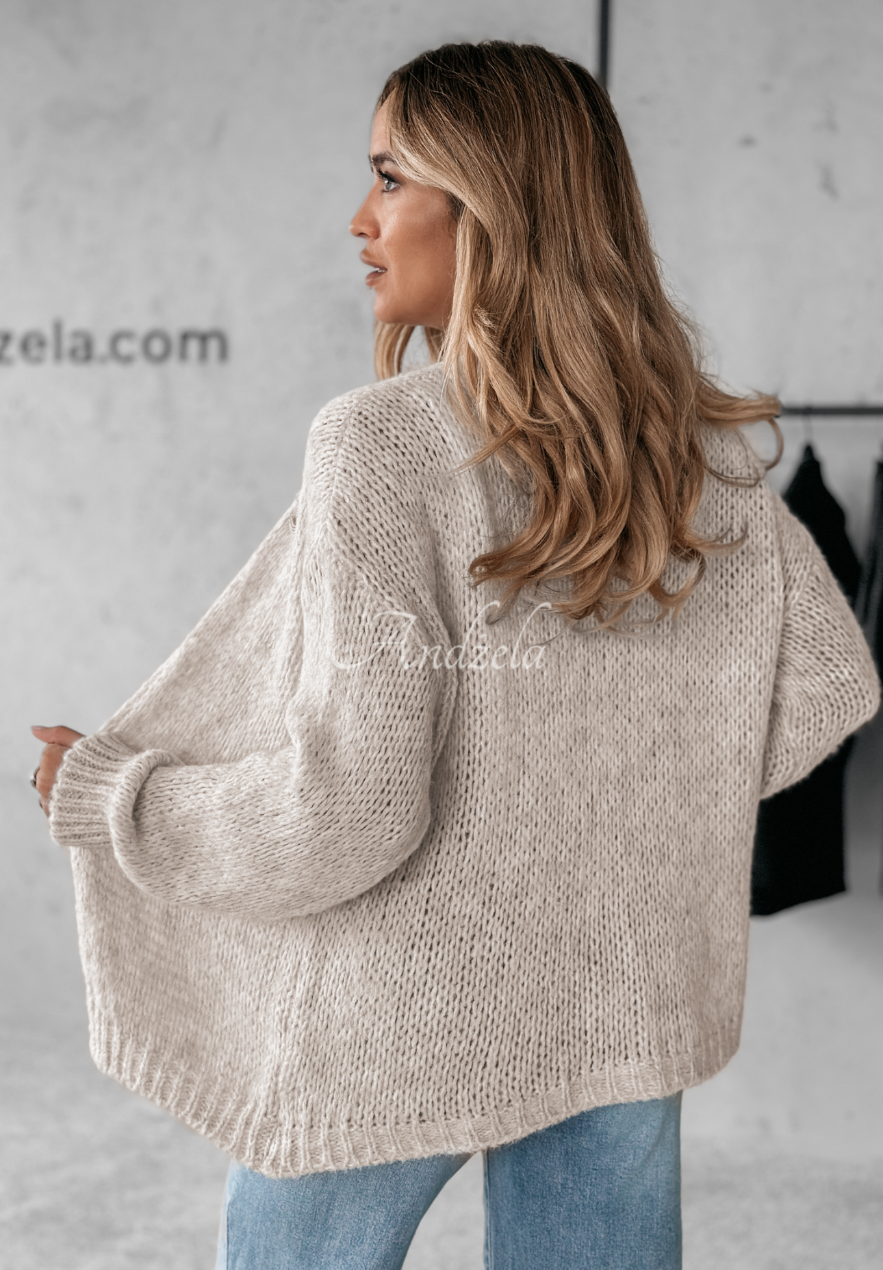 Kurze Oversize-Strickjacke For Today hellbeige